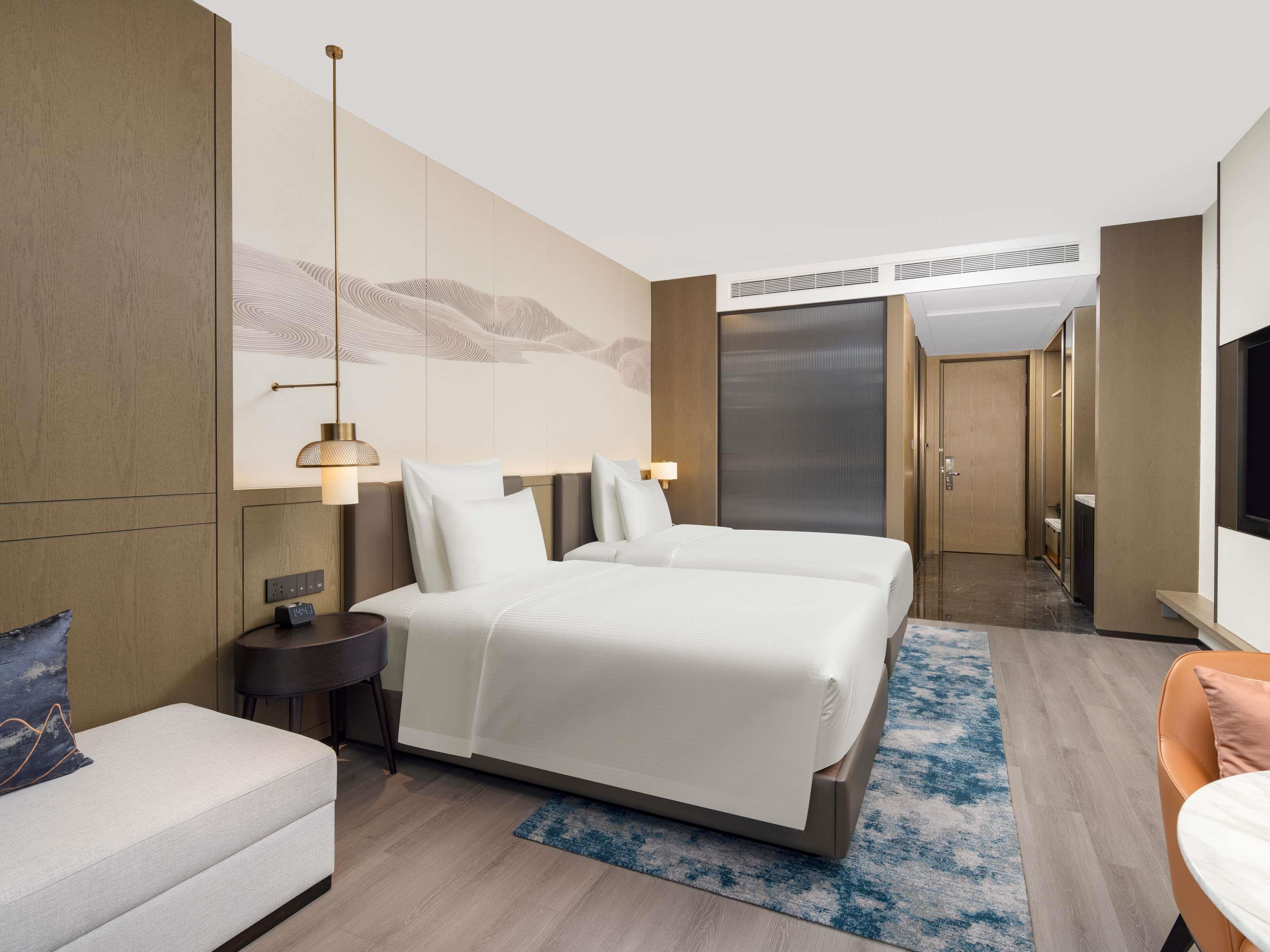 Twin Deluxe Executive