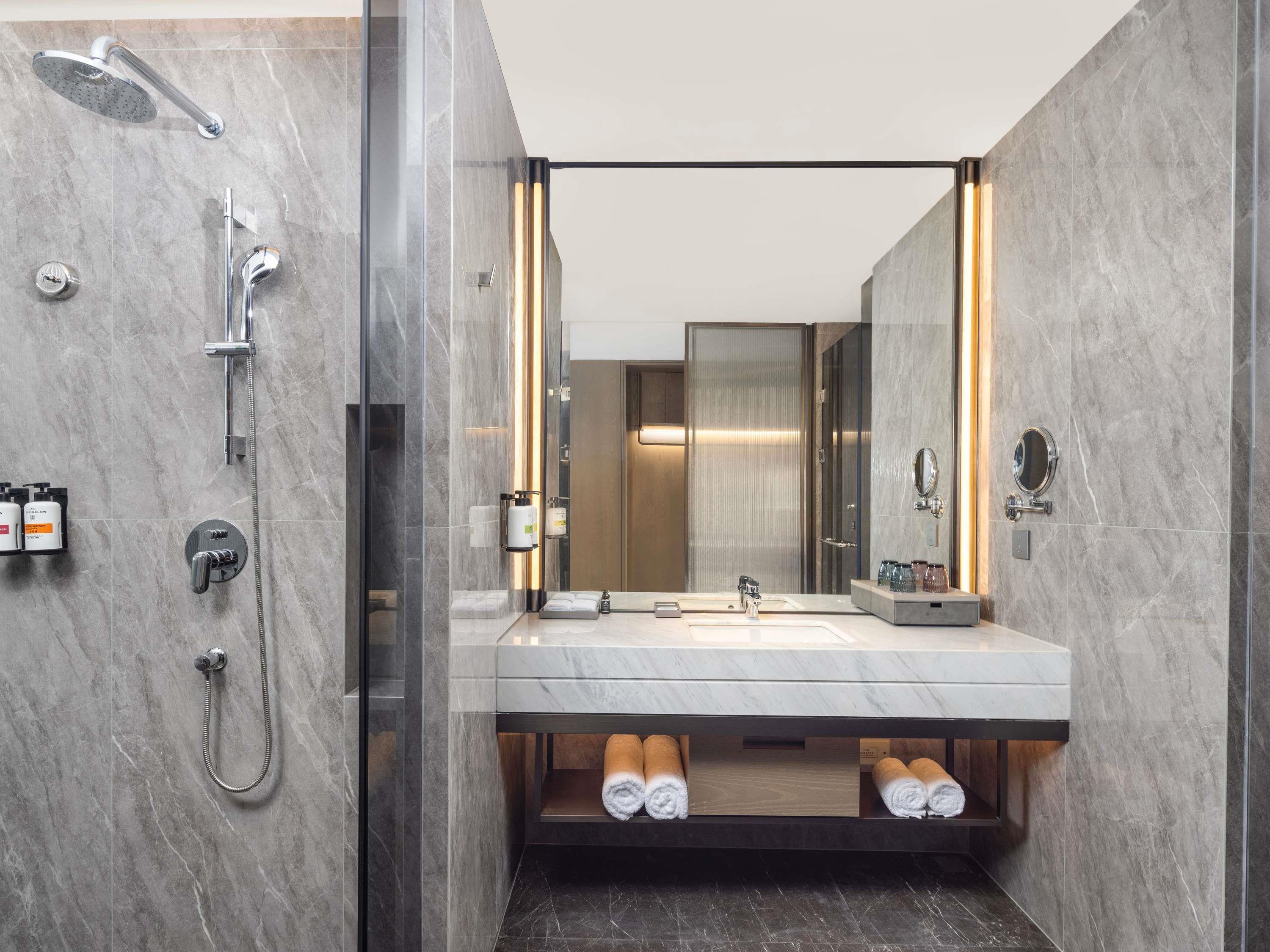 Twin Deluxe Executive