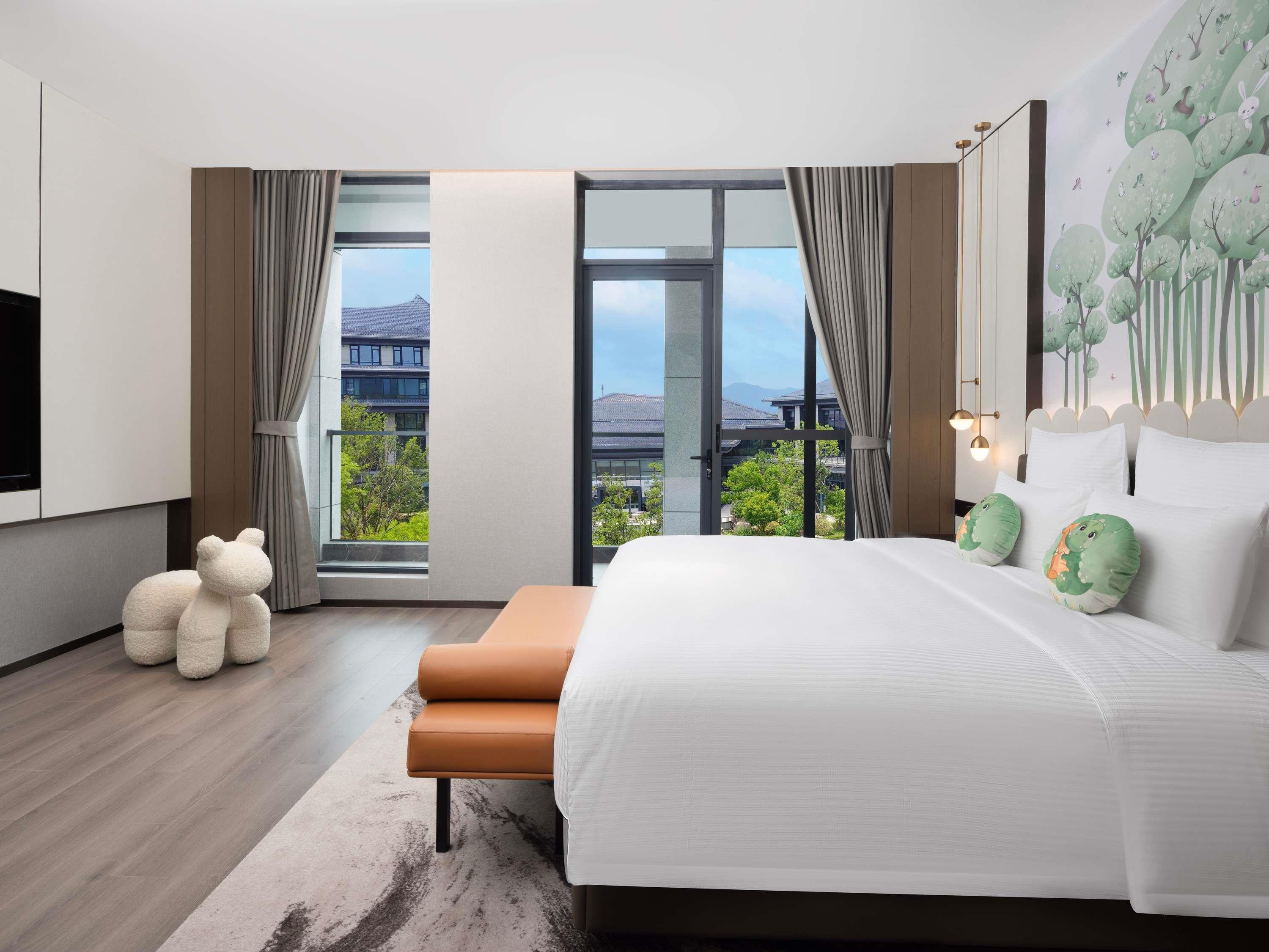 Suite Deluxe King Bed