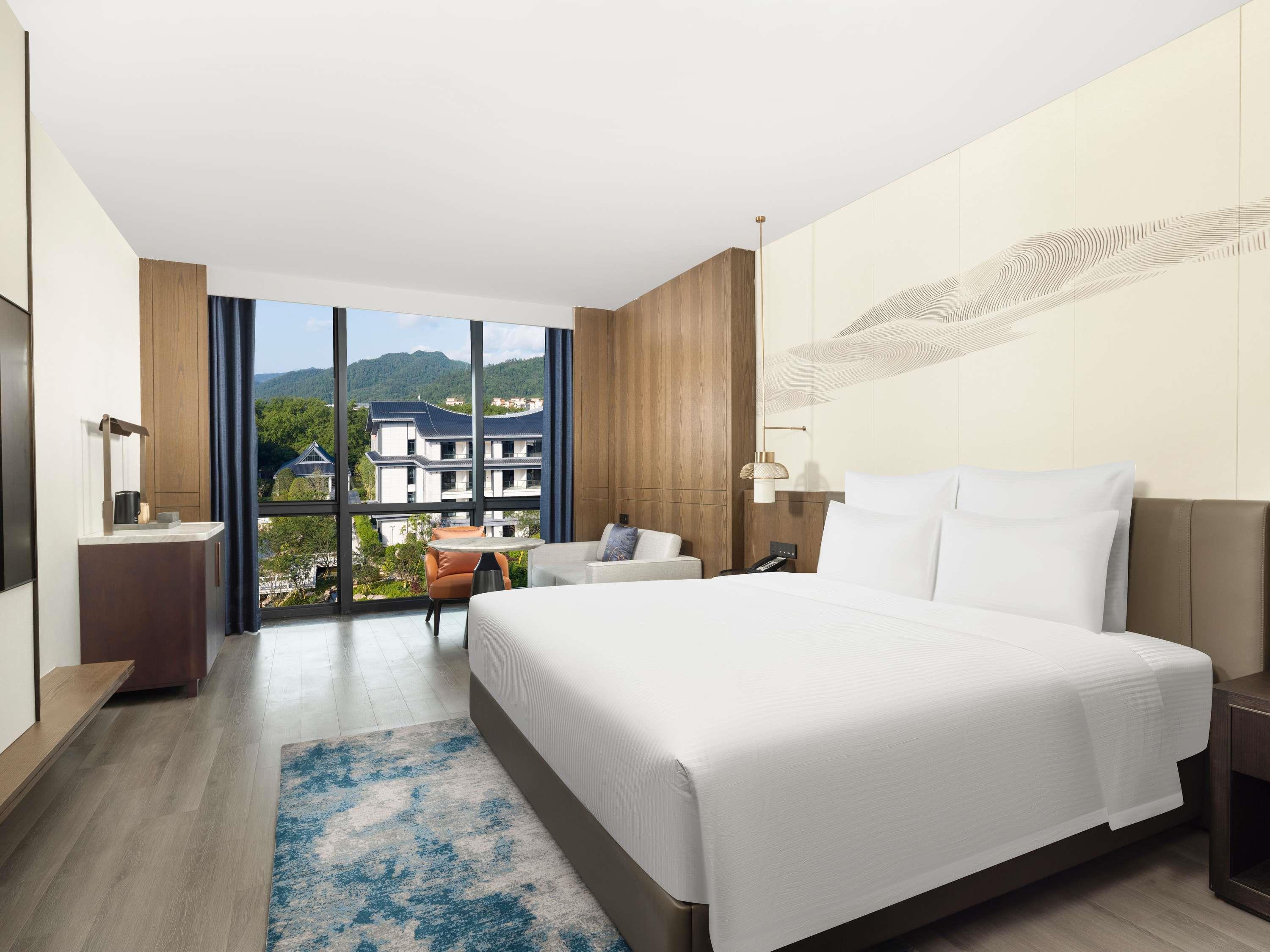 Double Deluxe King Bed