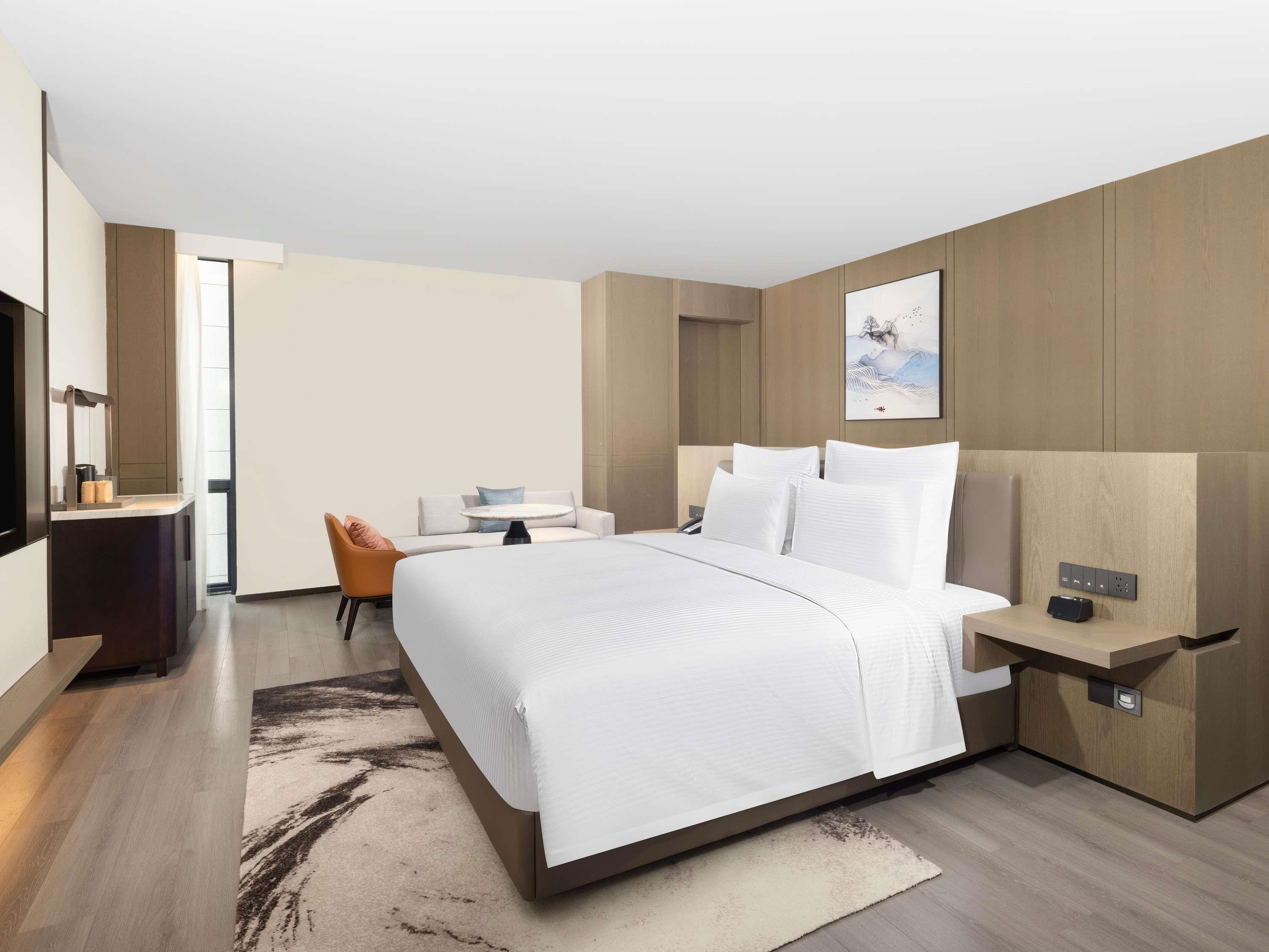 Suite Deluxe King Bed