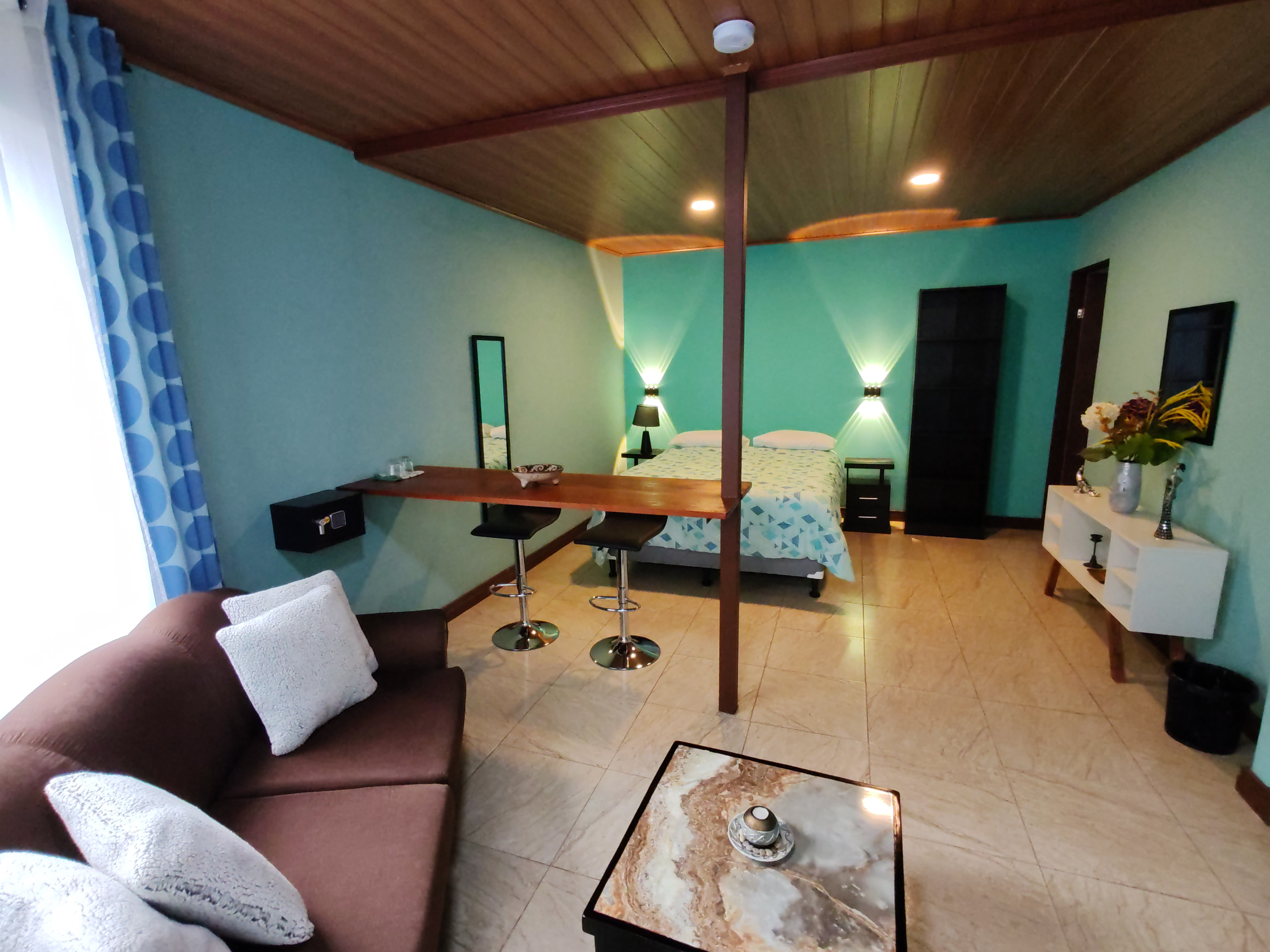 Double Deluxe One Bed