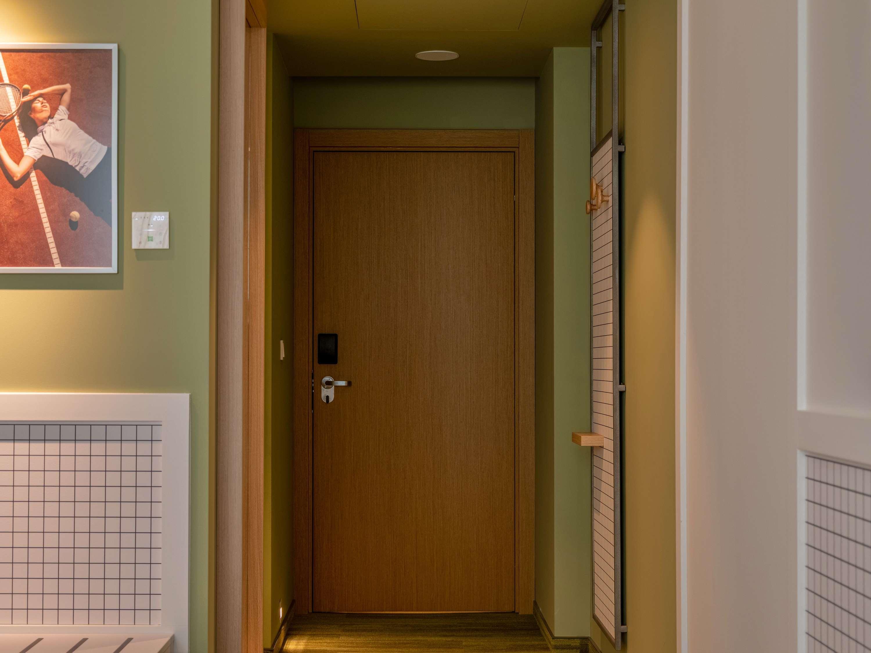 Double Queen Size Bed