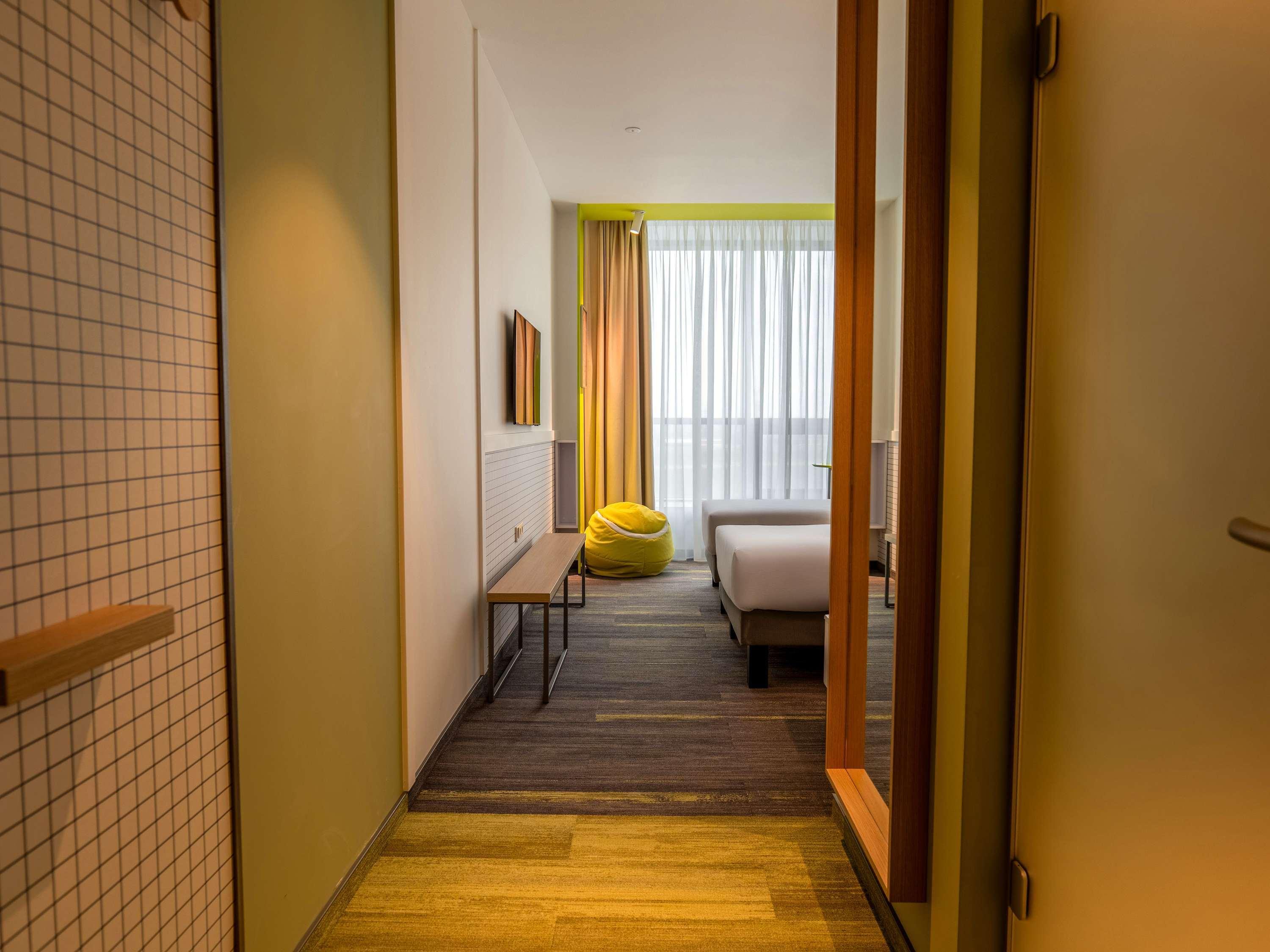 Double Queen Size Bed