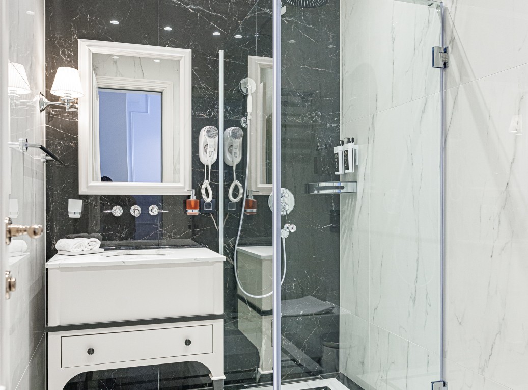 Single Deluxe with Views