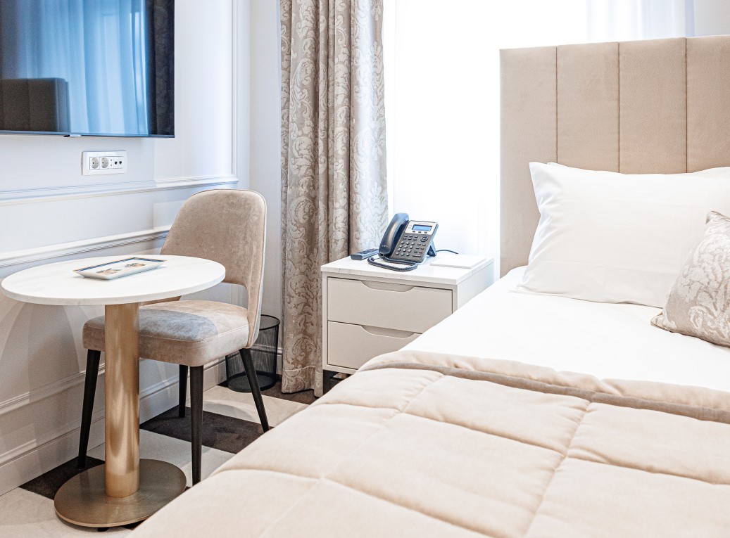 Single Deluxe with Views