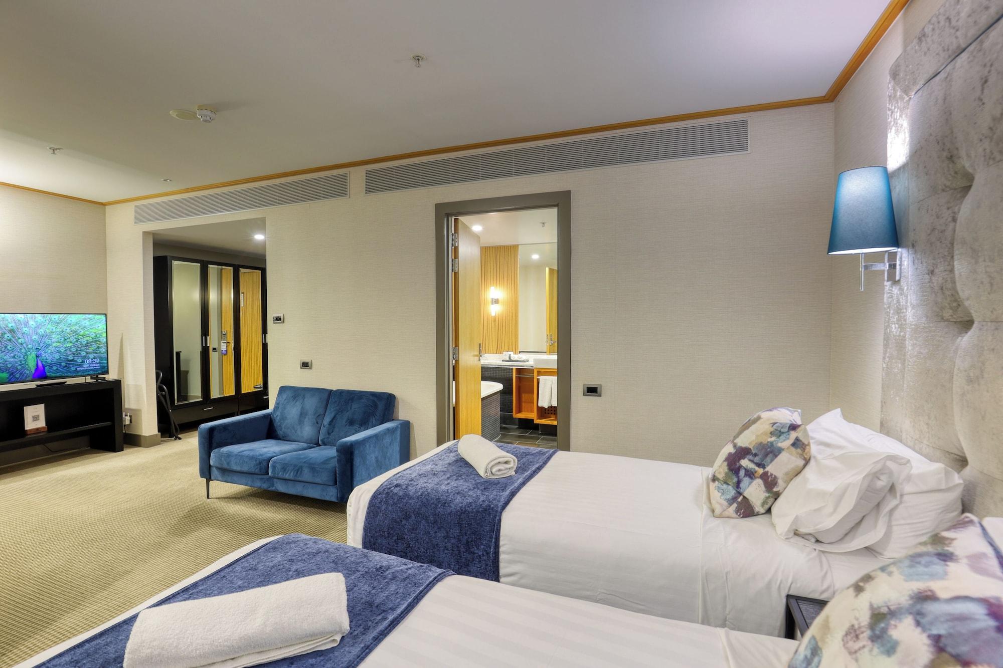 Double Deluxe King Bed