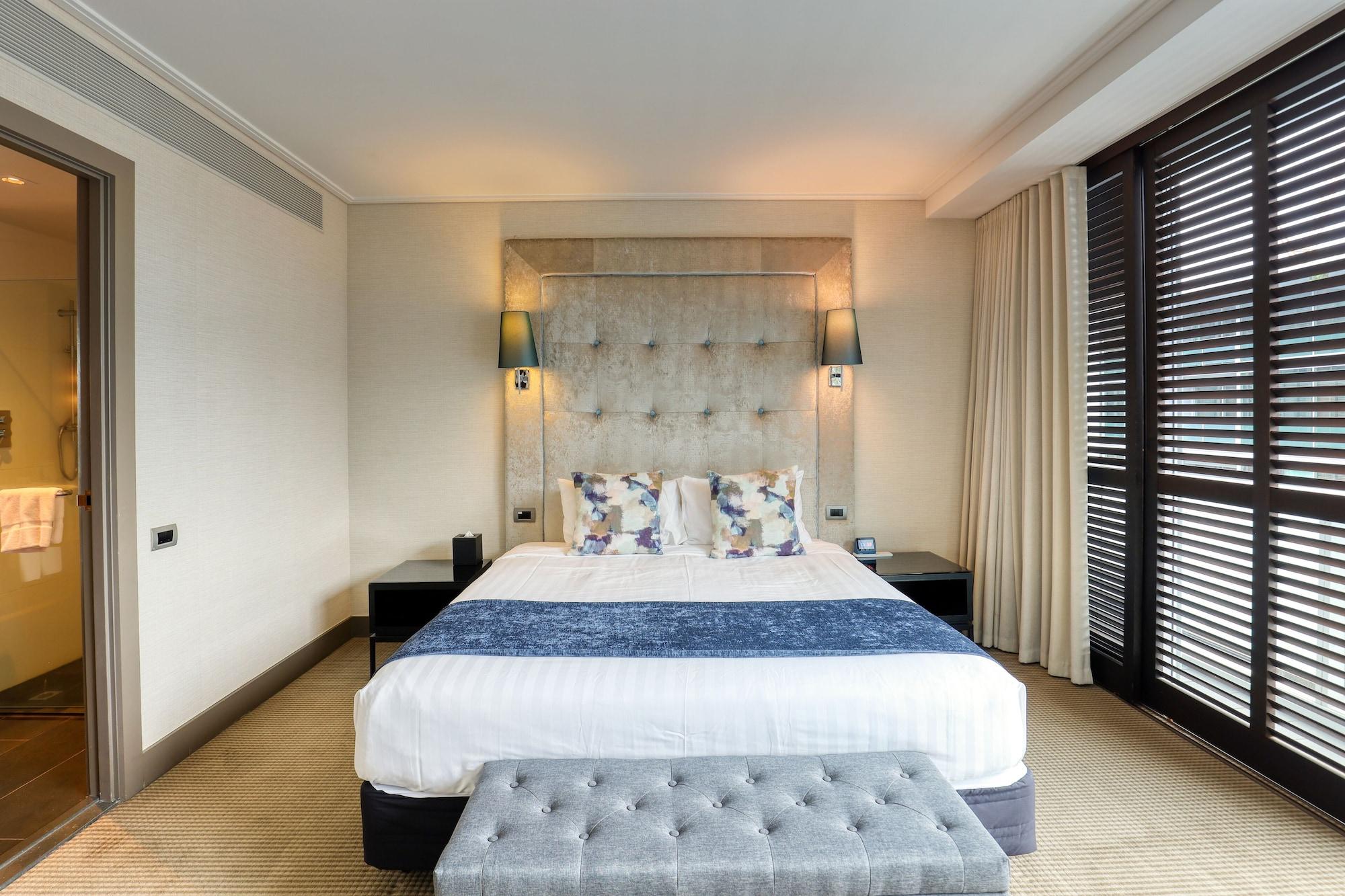 Double Deluxe King Bed