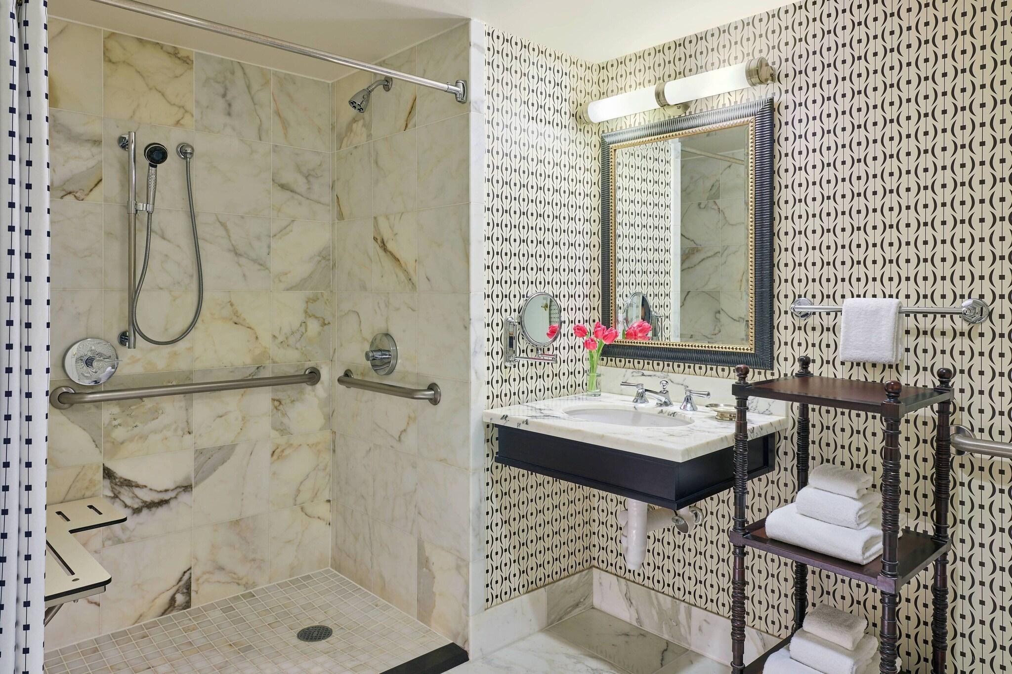 Double Deluxe King Bed