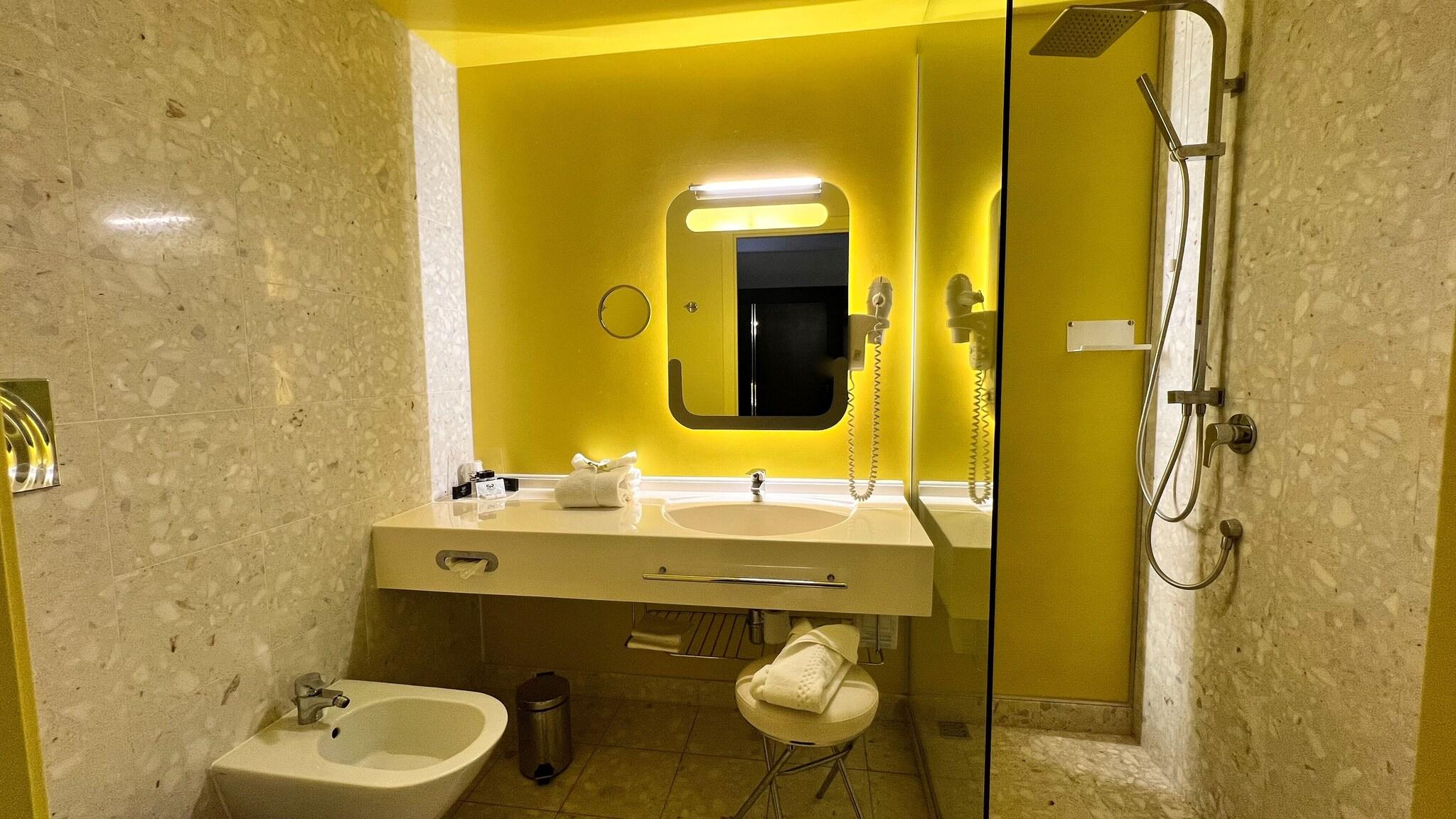 Double Superior Queen Bed