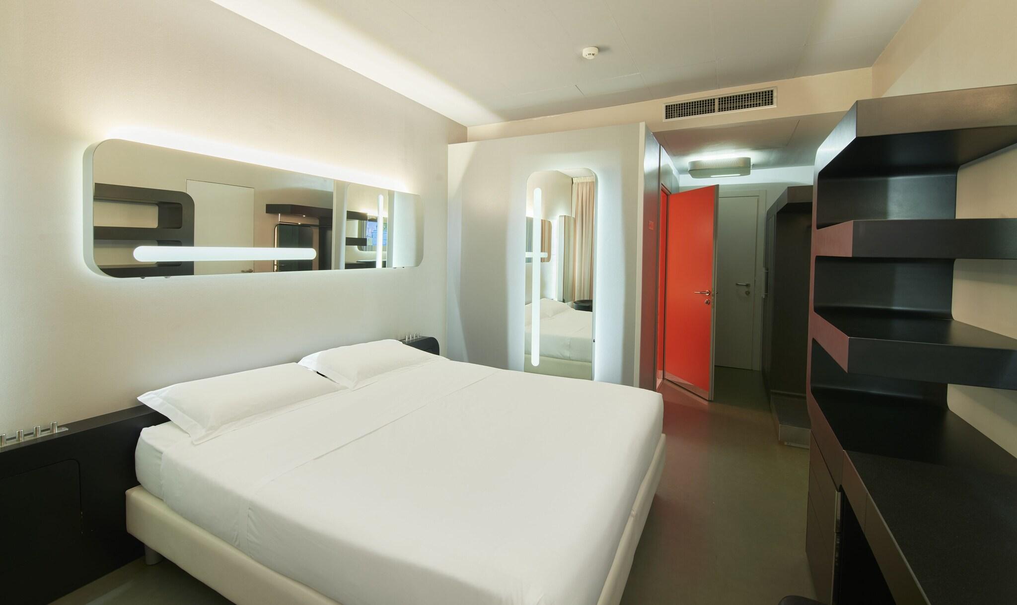 Double Superior Queen Bed