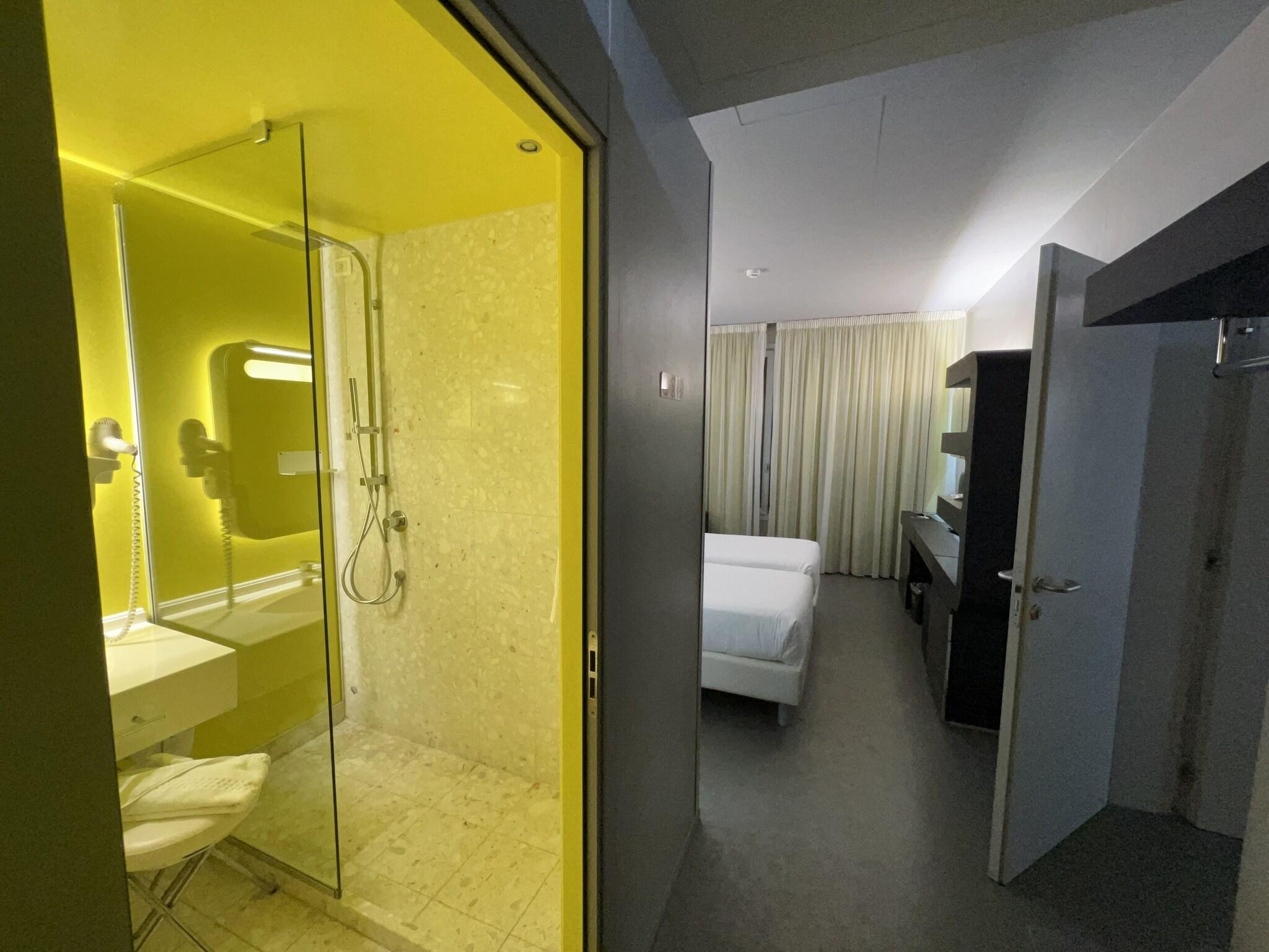 Family Room Connecting Room