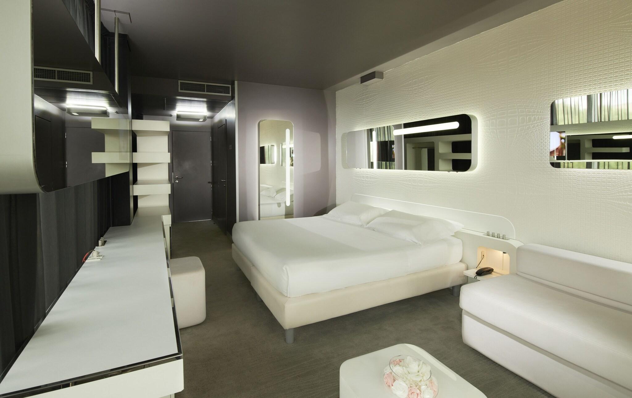 Junior Suite Queen Size Bed