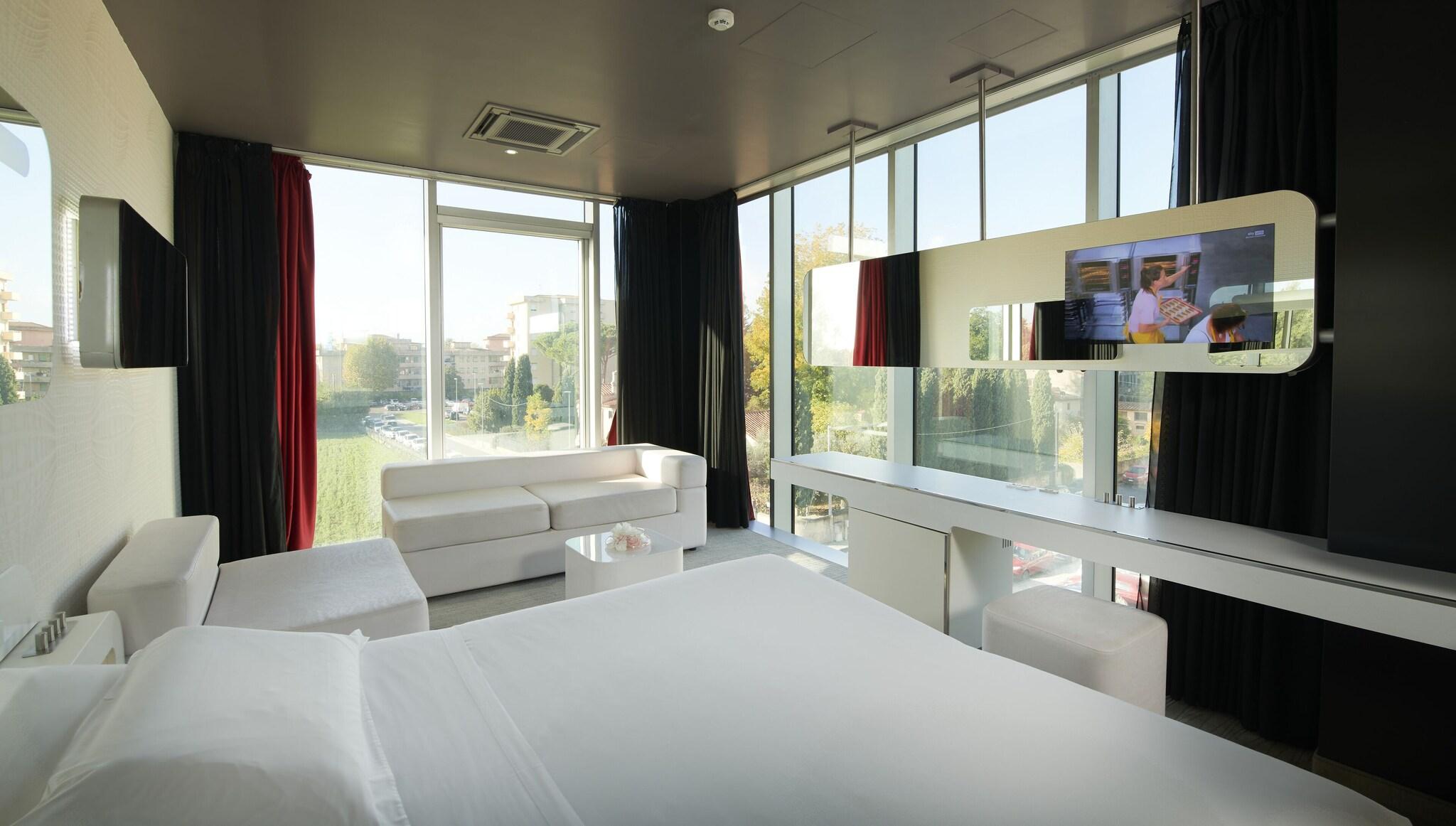 Junior Suite Queen Size Bed