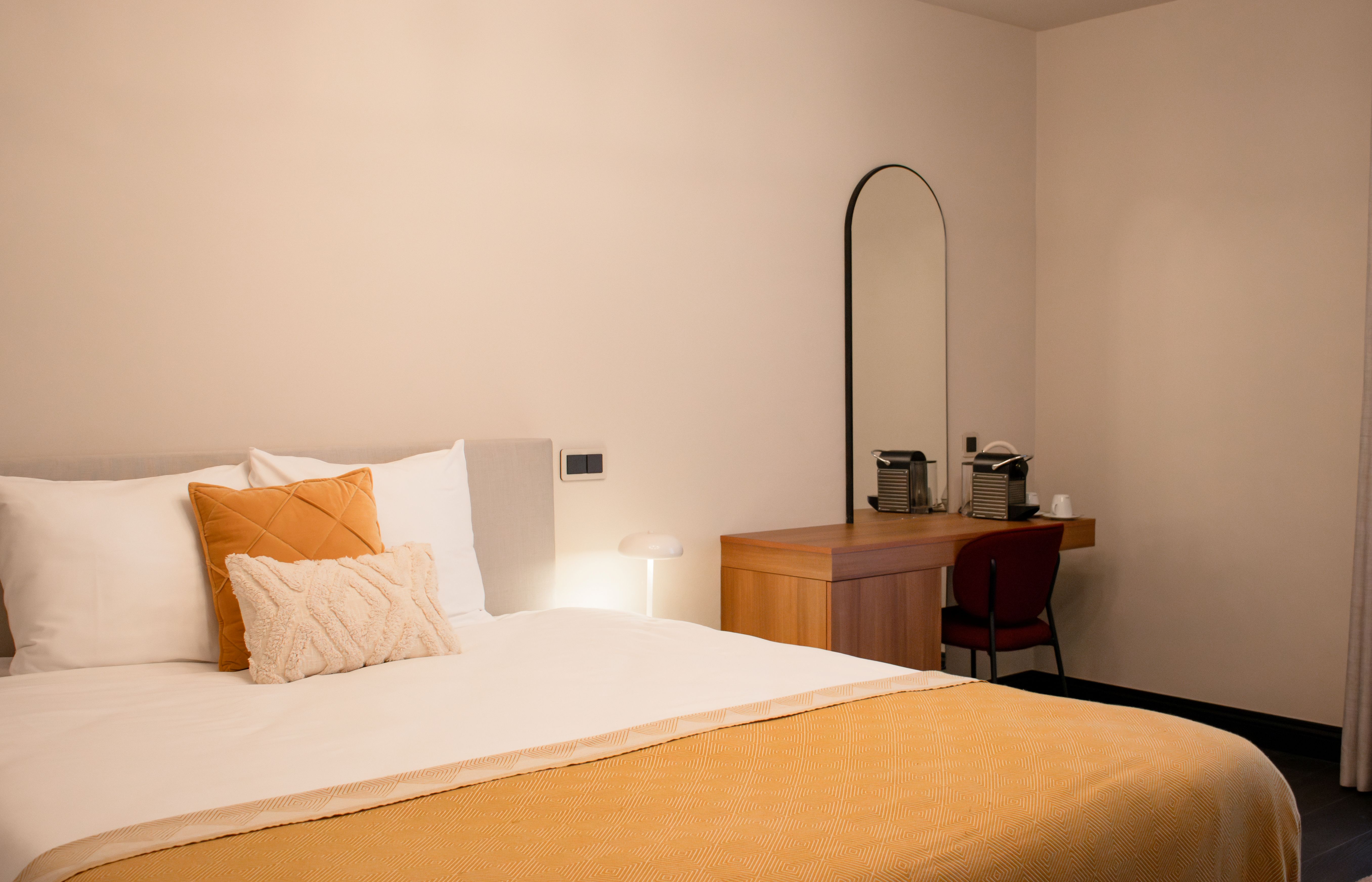 Junior Suite Queen Size Bed