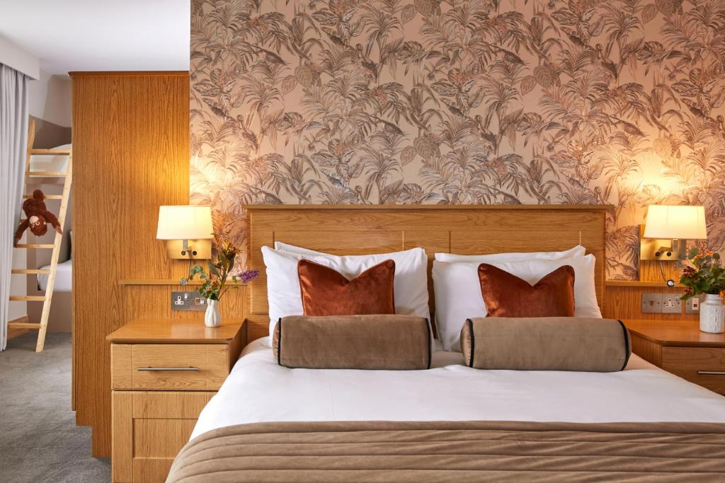 Double Deluxe King Bed