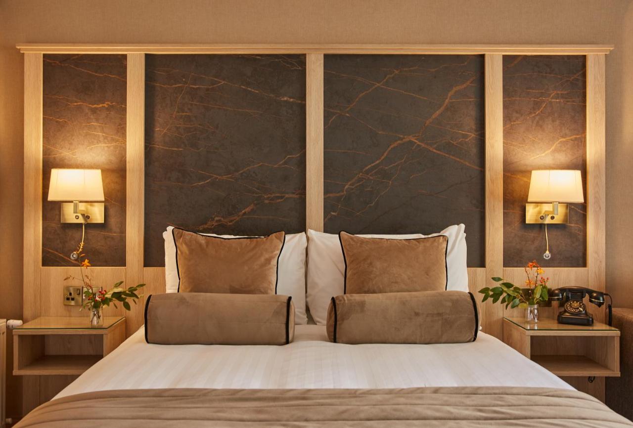 Double Deluxe King Bed