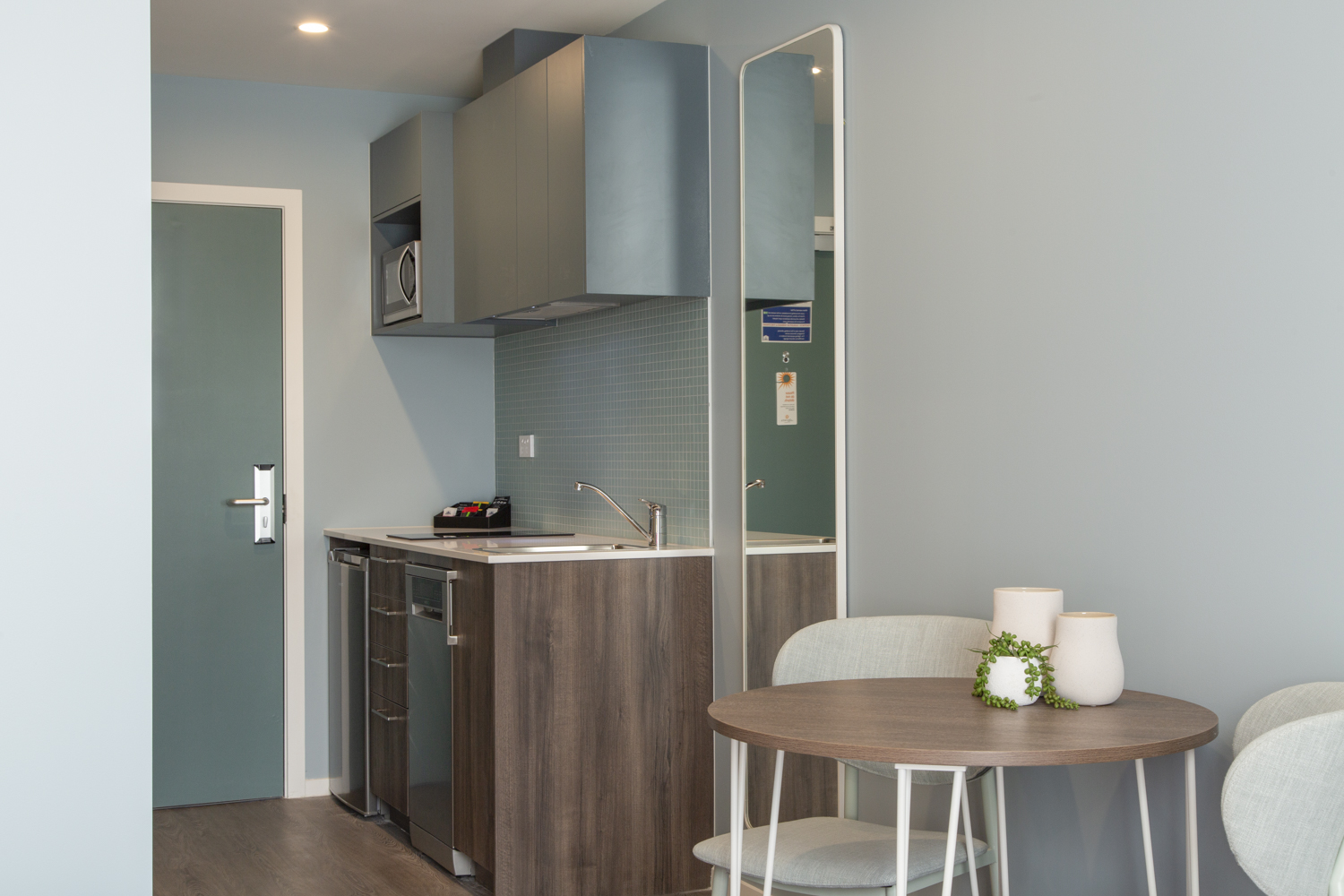 Apartment Queen Size Bed