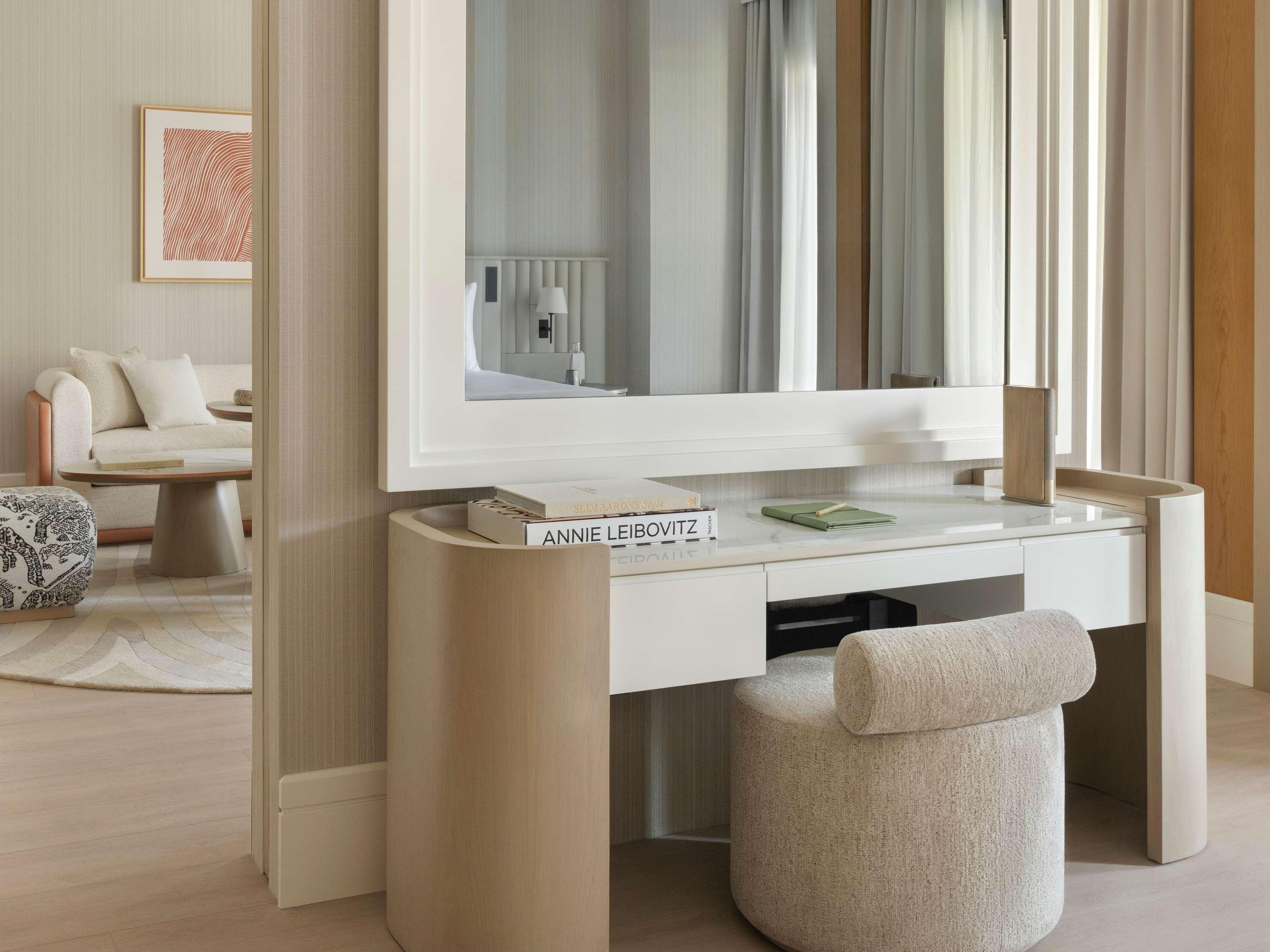 Suite Sea View King Bed