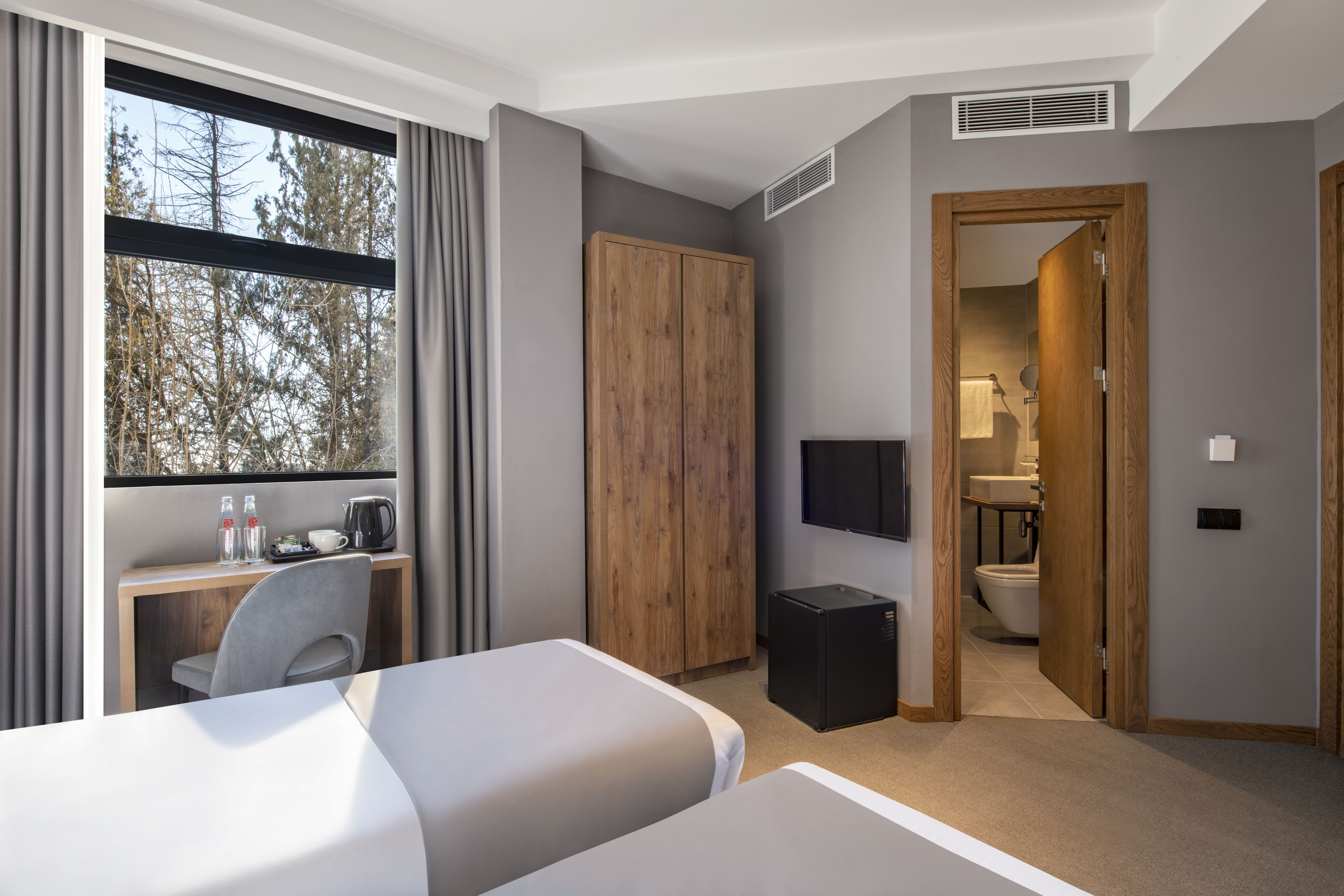 Twin Deluxe Two Beds