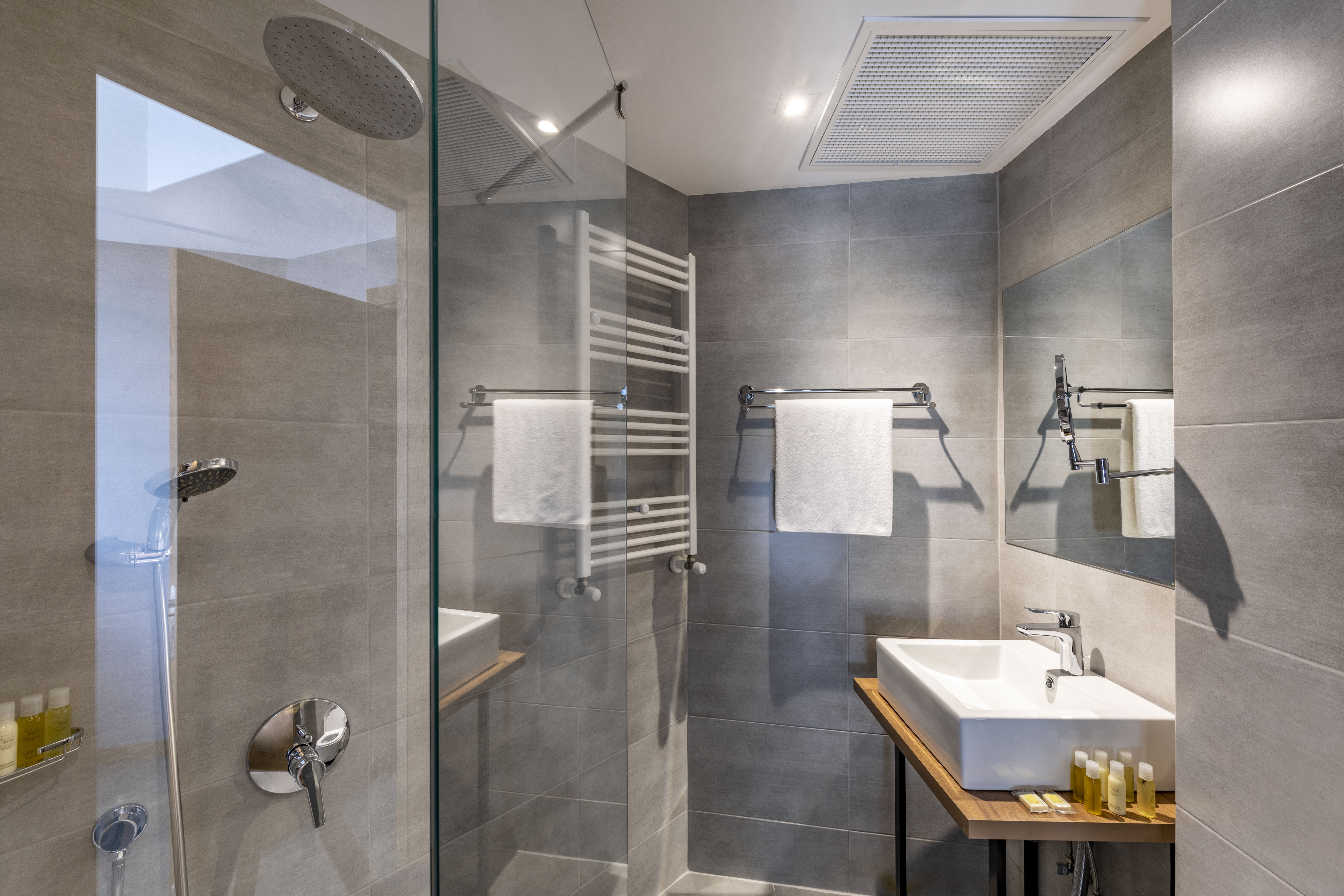 Twin Deluxe Two Beds