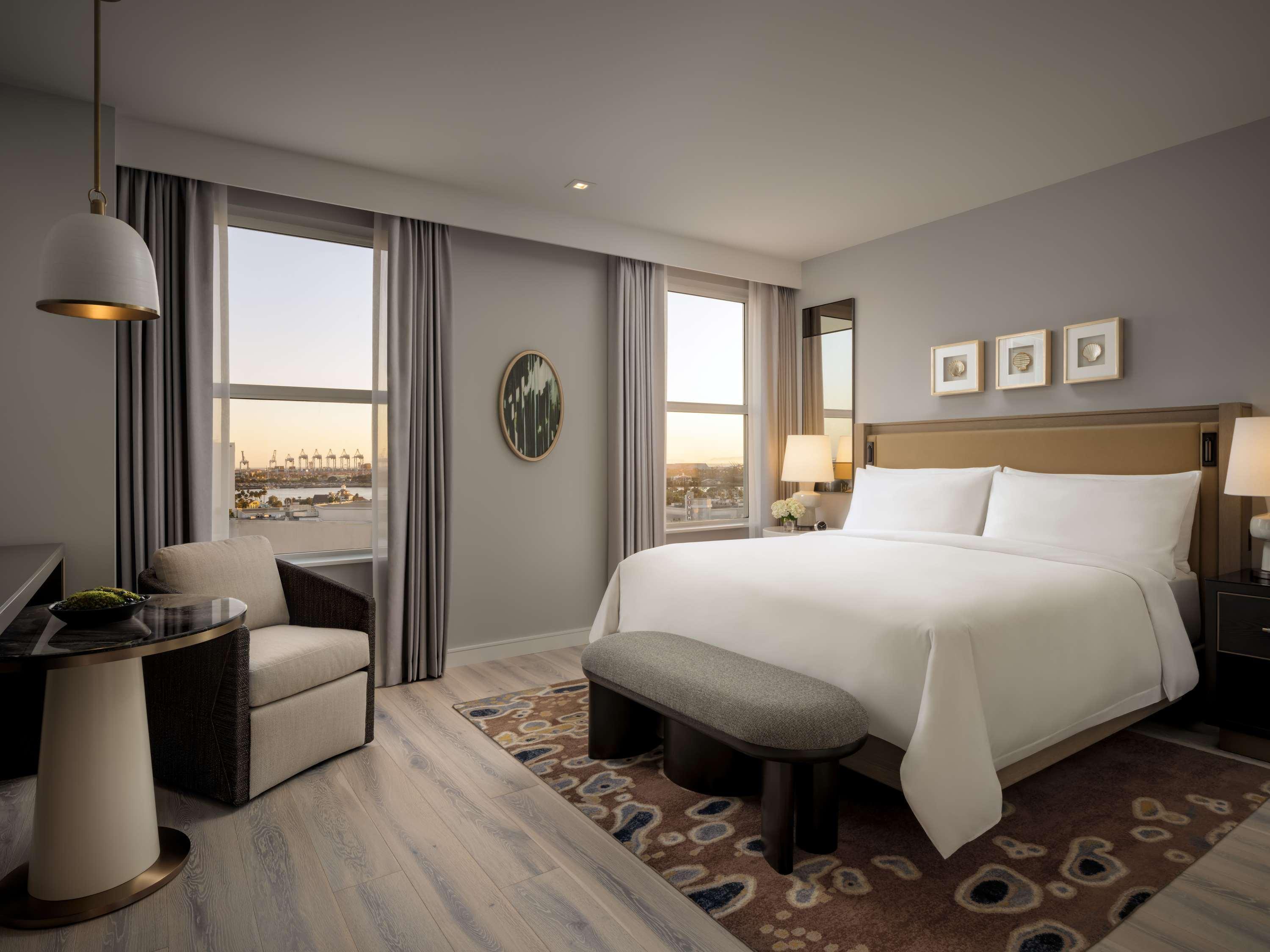 Double Bay View King Bed