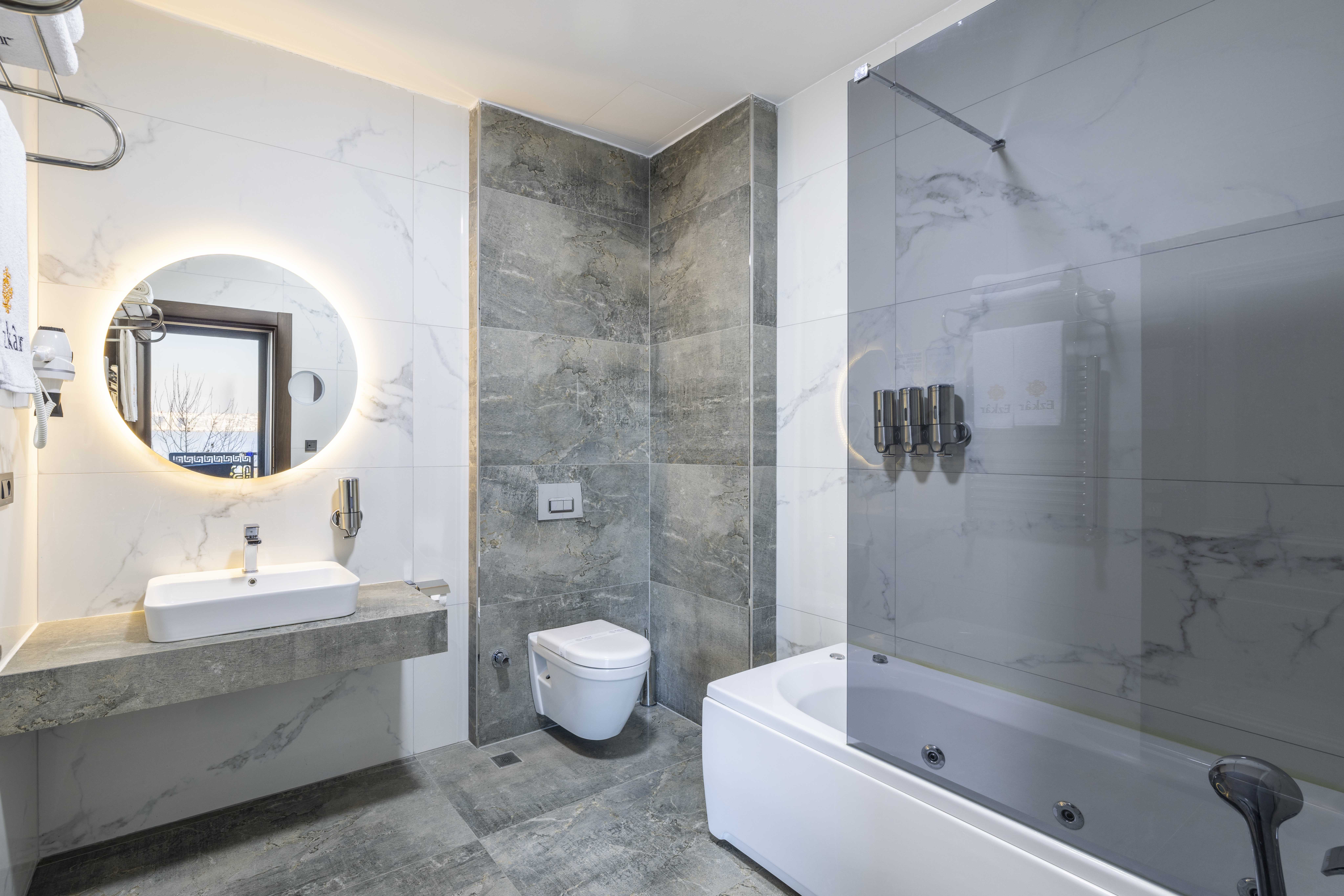 Suite Accessible King Size Bed