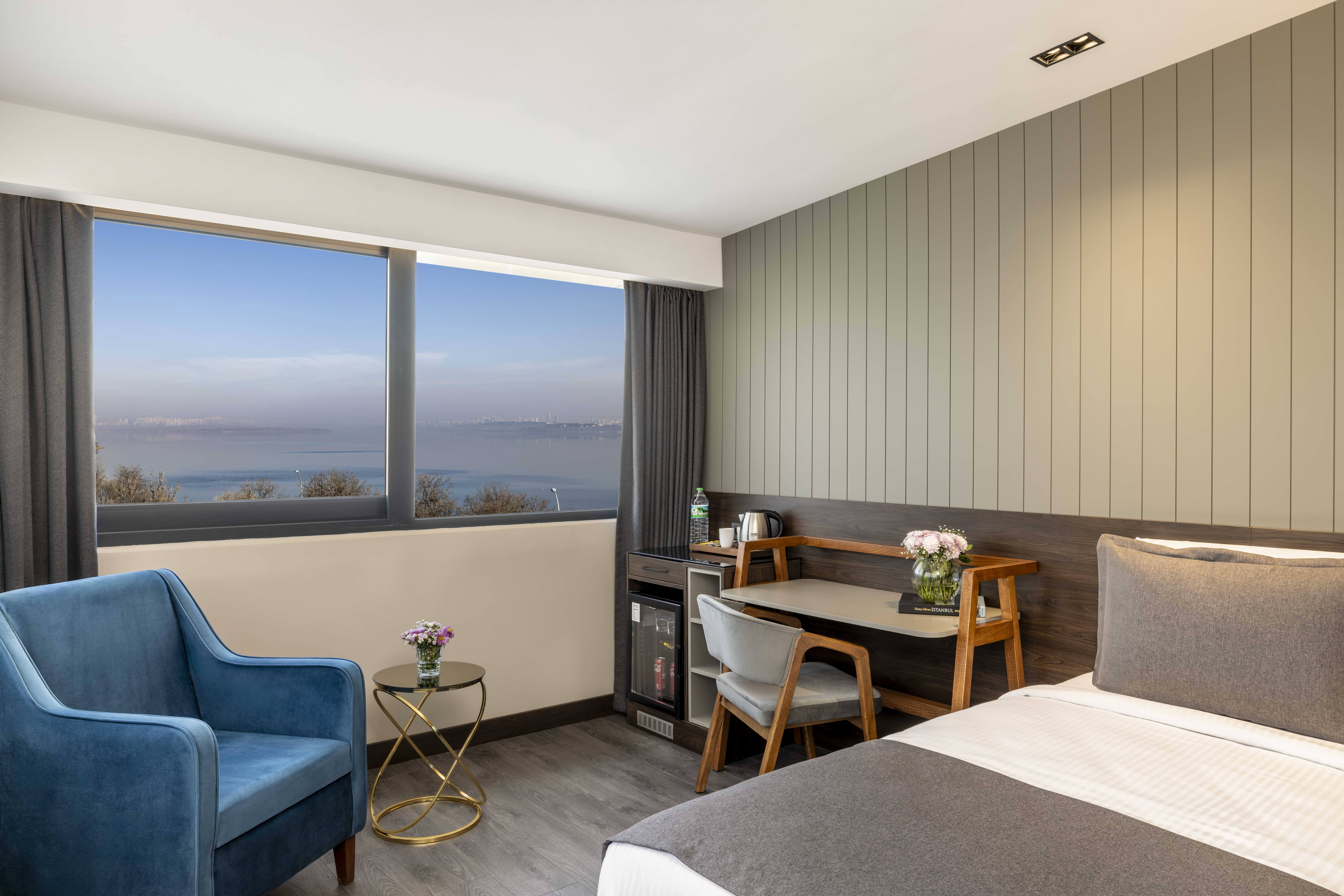 Family Room Lake View