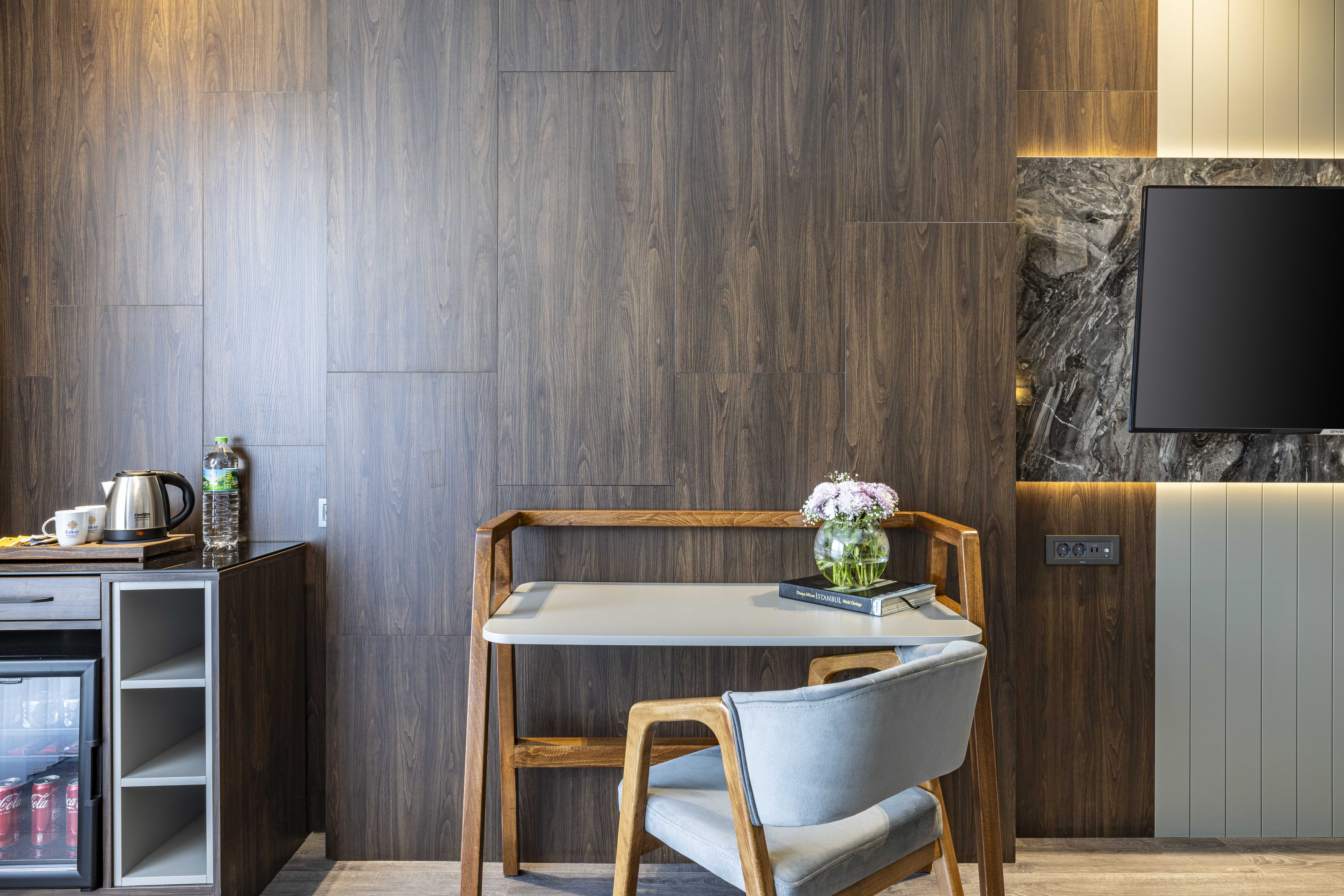 Family Room Lake View