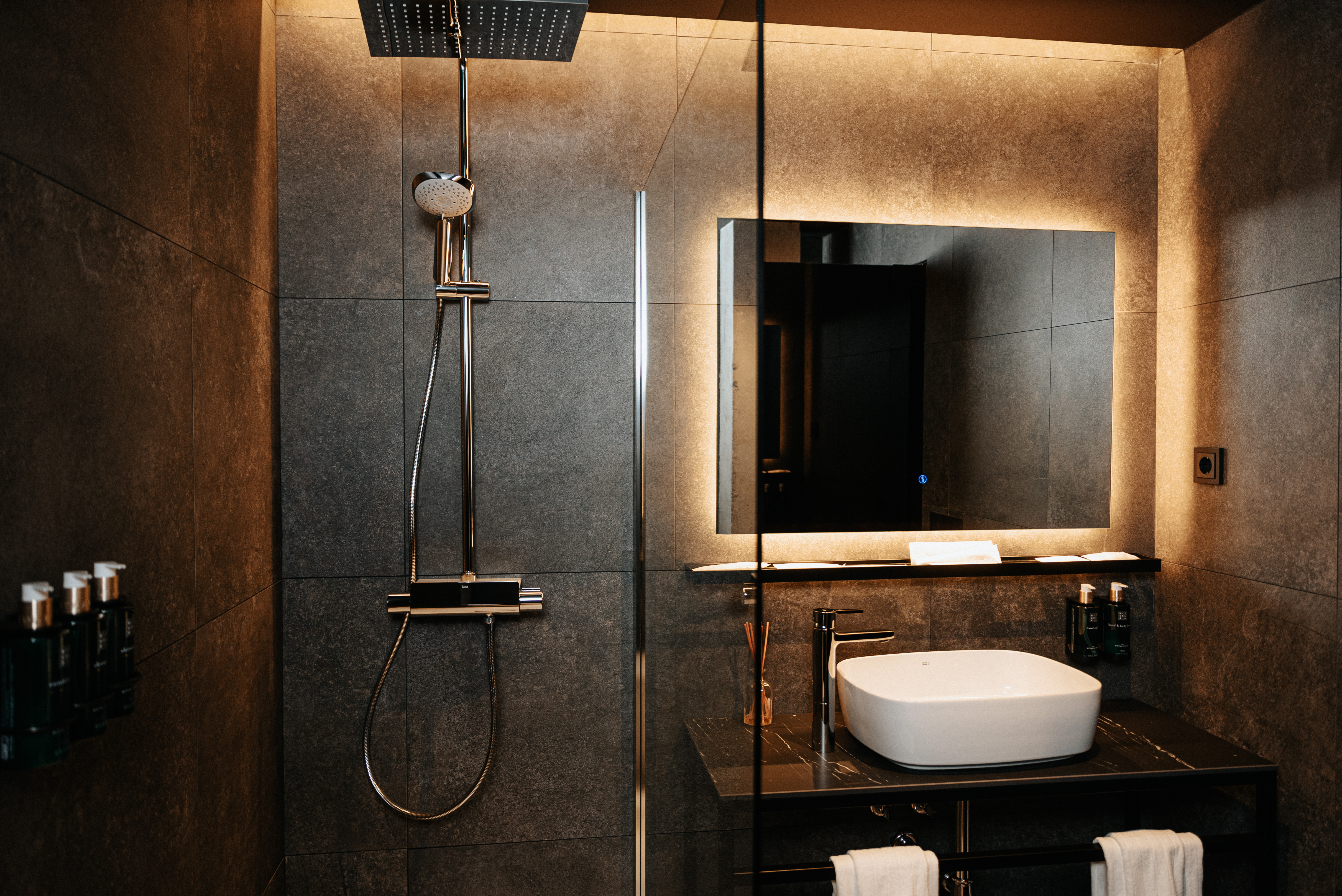 Double or Twin with Double Bed