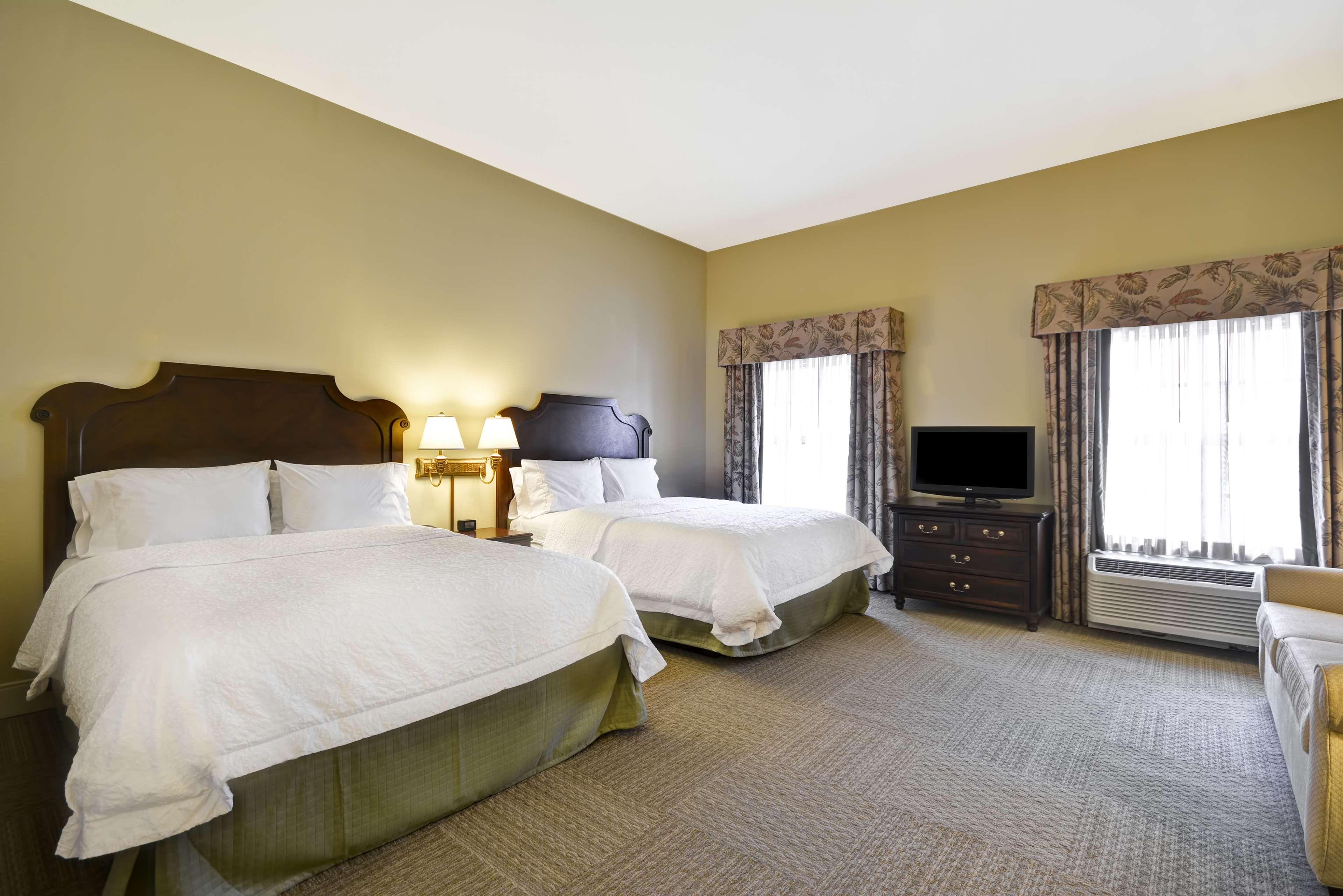 Studio Two Queen Beds Non Smoking