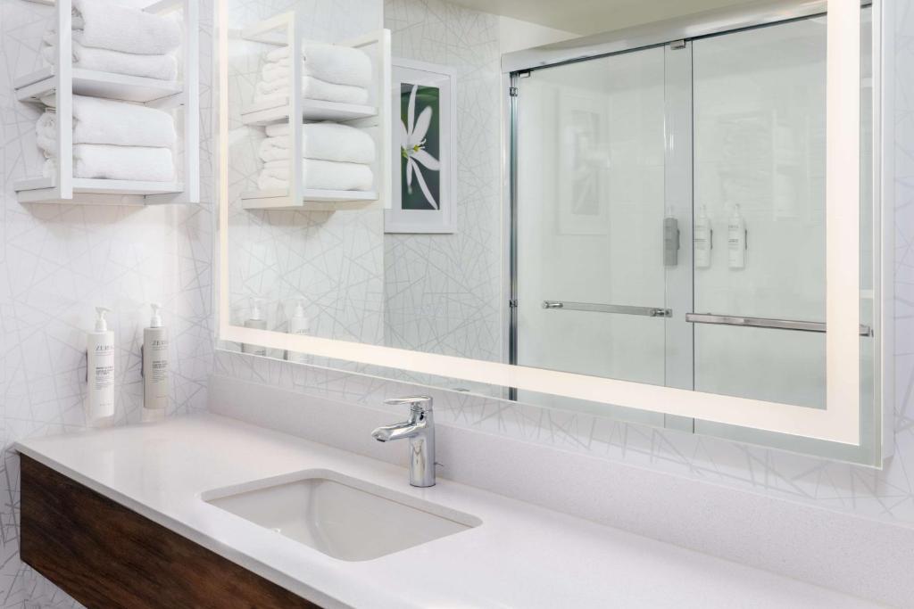 Double Accessible King Size Bed