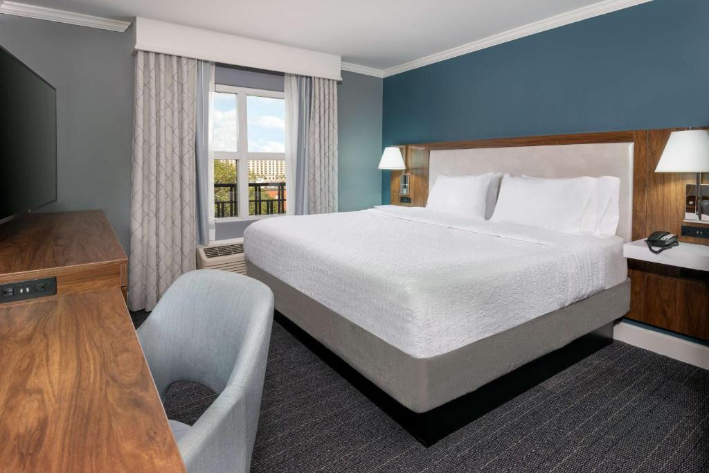 Double Accessible King Size Bed