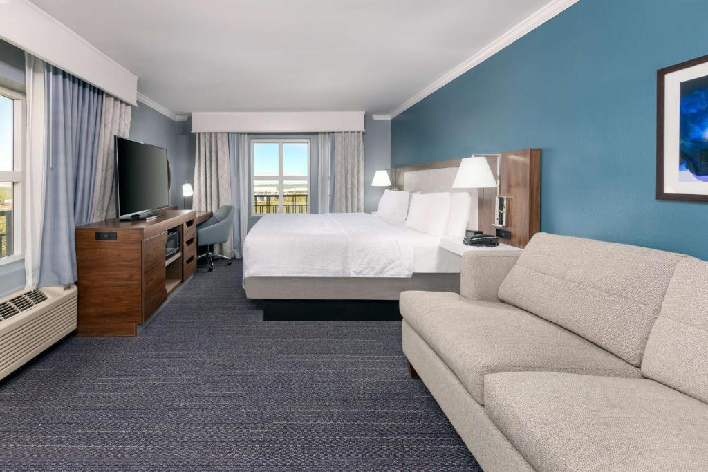 Double Deluxe King Bed