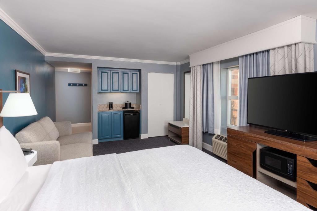 Double Deluxe King Bed