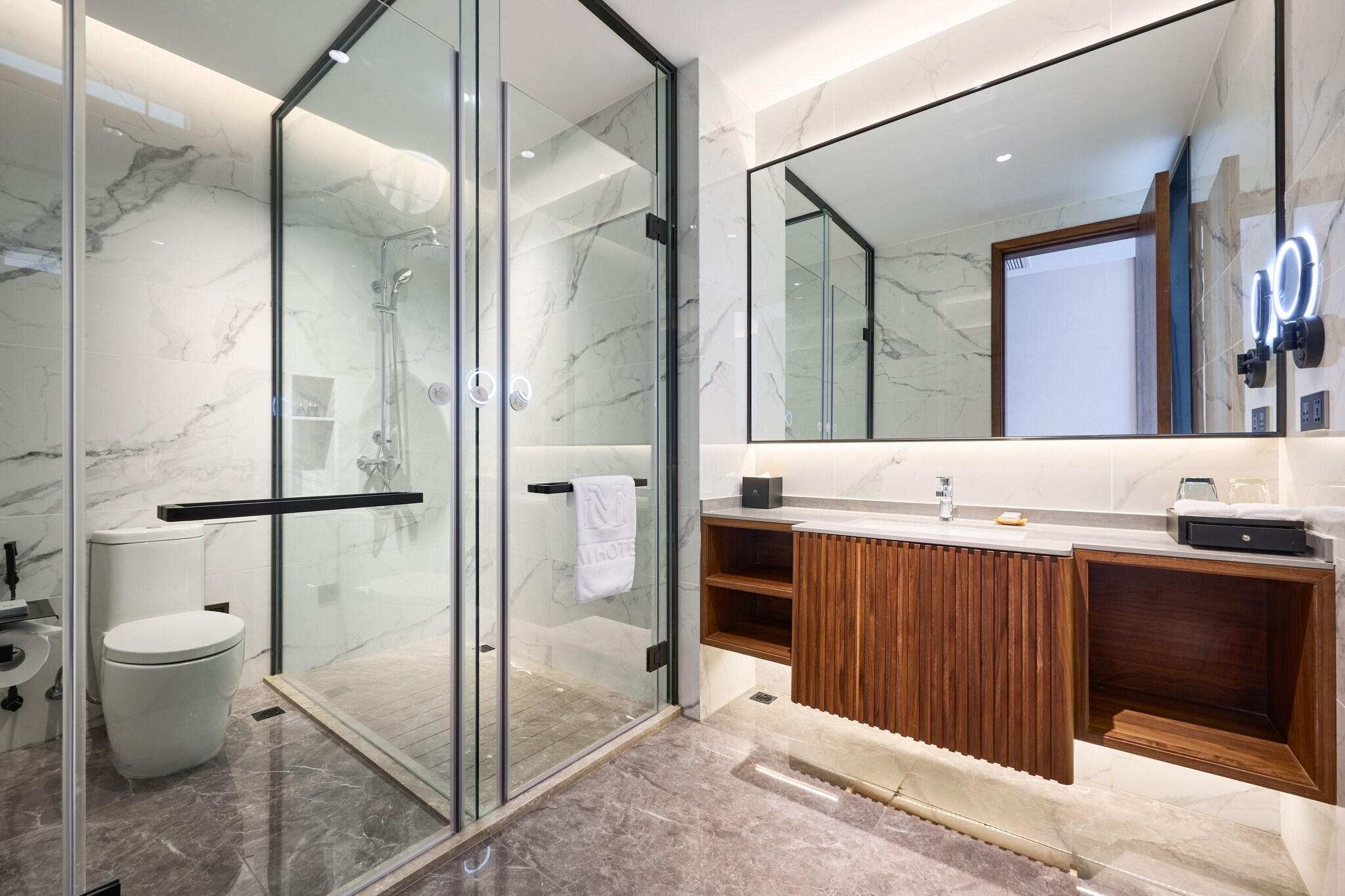 Double Deluxe King Bed