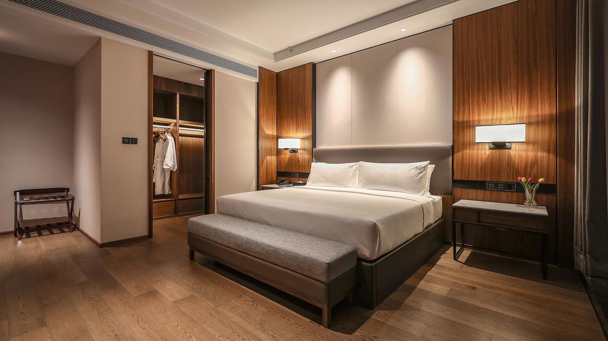 Junior Suite King Size Bed