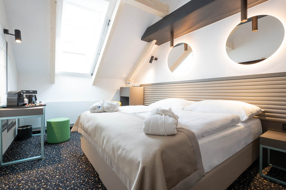 Quadruple Two Bedrooms One Bathroom