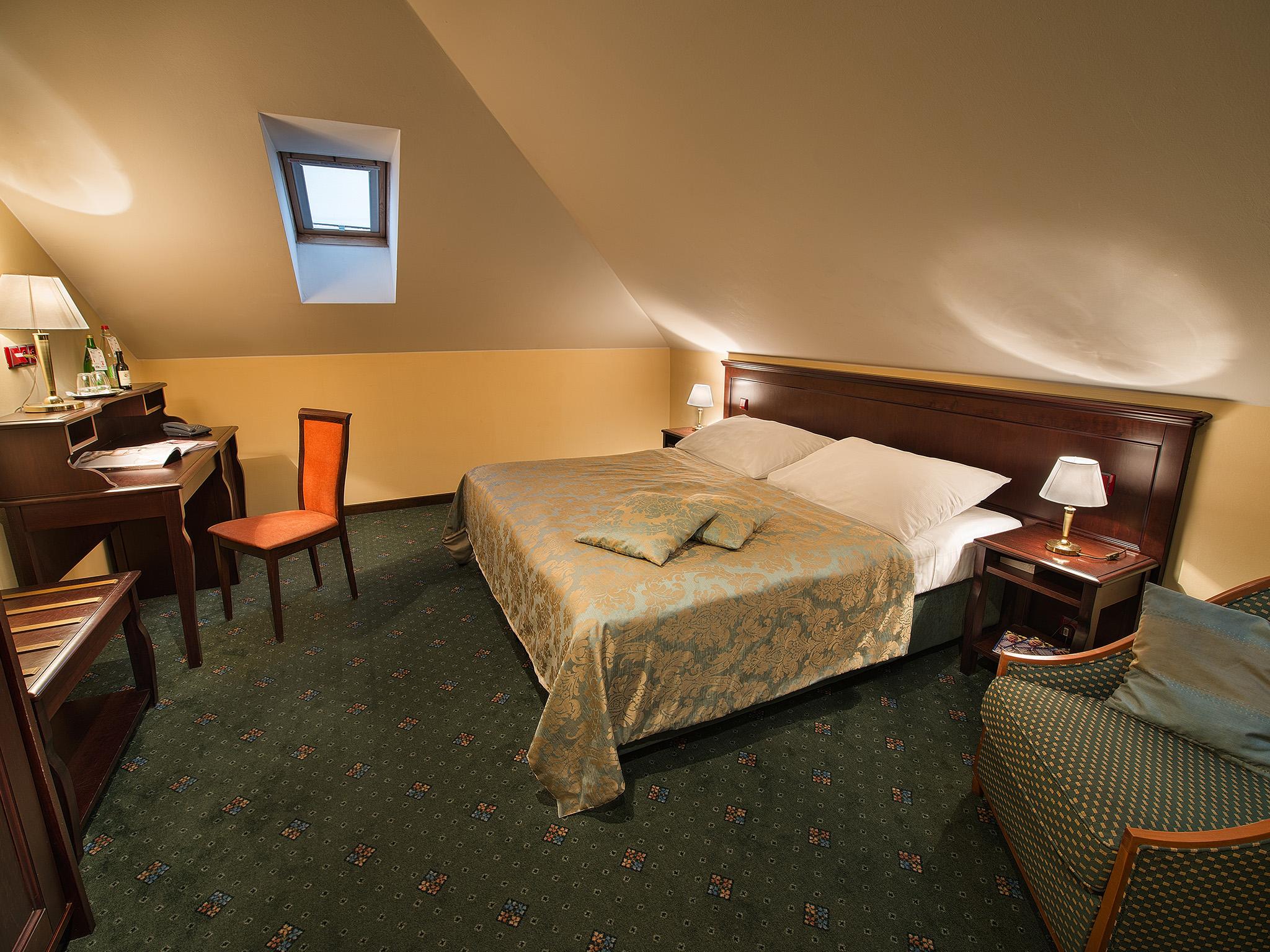 Double or Twin Standard