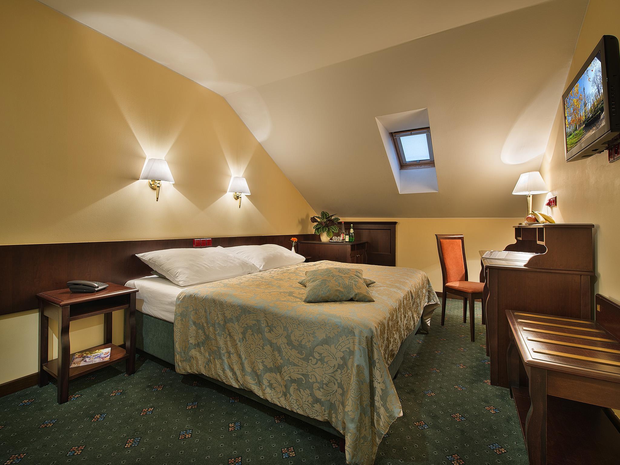 Double or Twin Standard