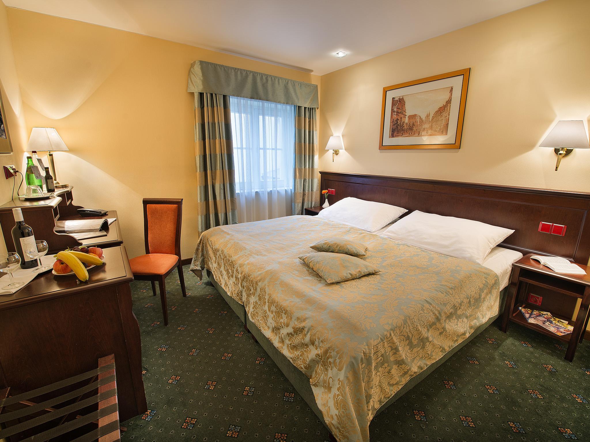 Double or Twin Standard