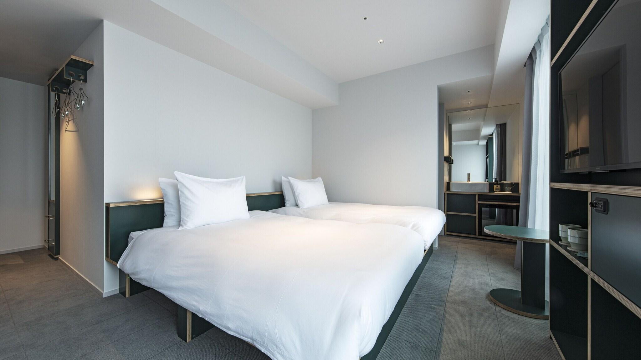 Twin Deluxe Capacity 4