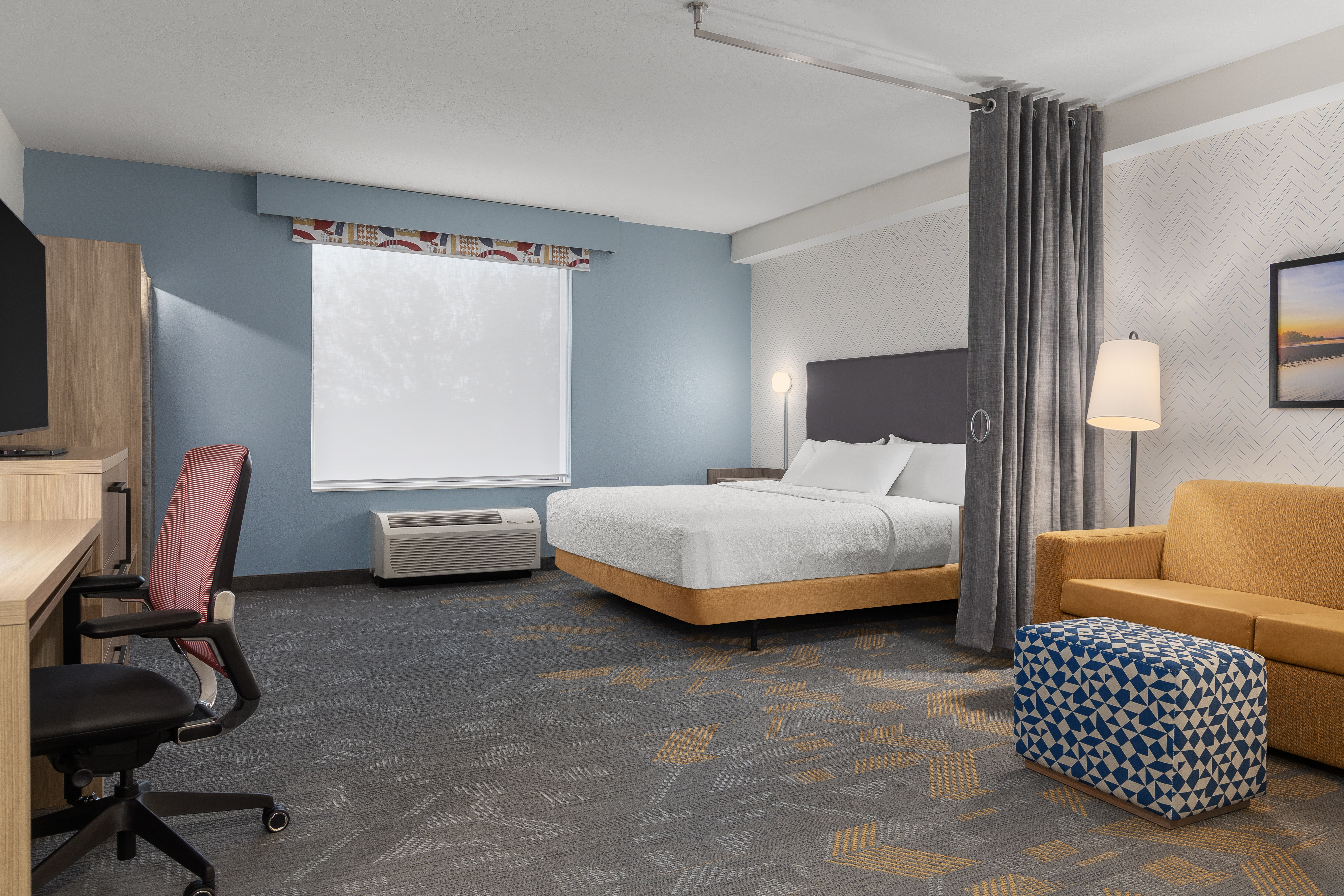 Studio Accessible King Size Bed