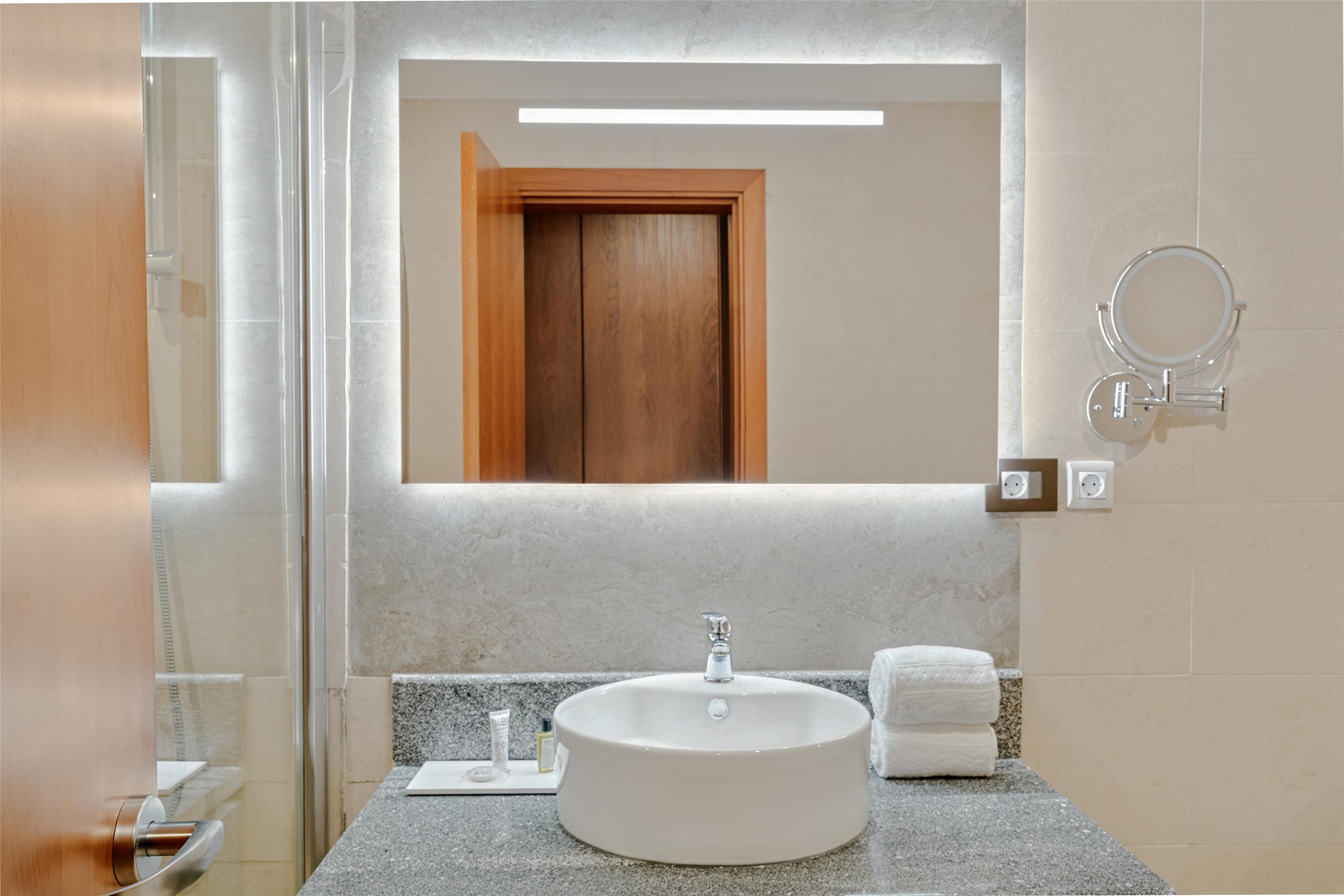 Junior Suite Deluxe King Bed