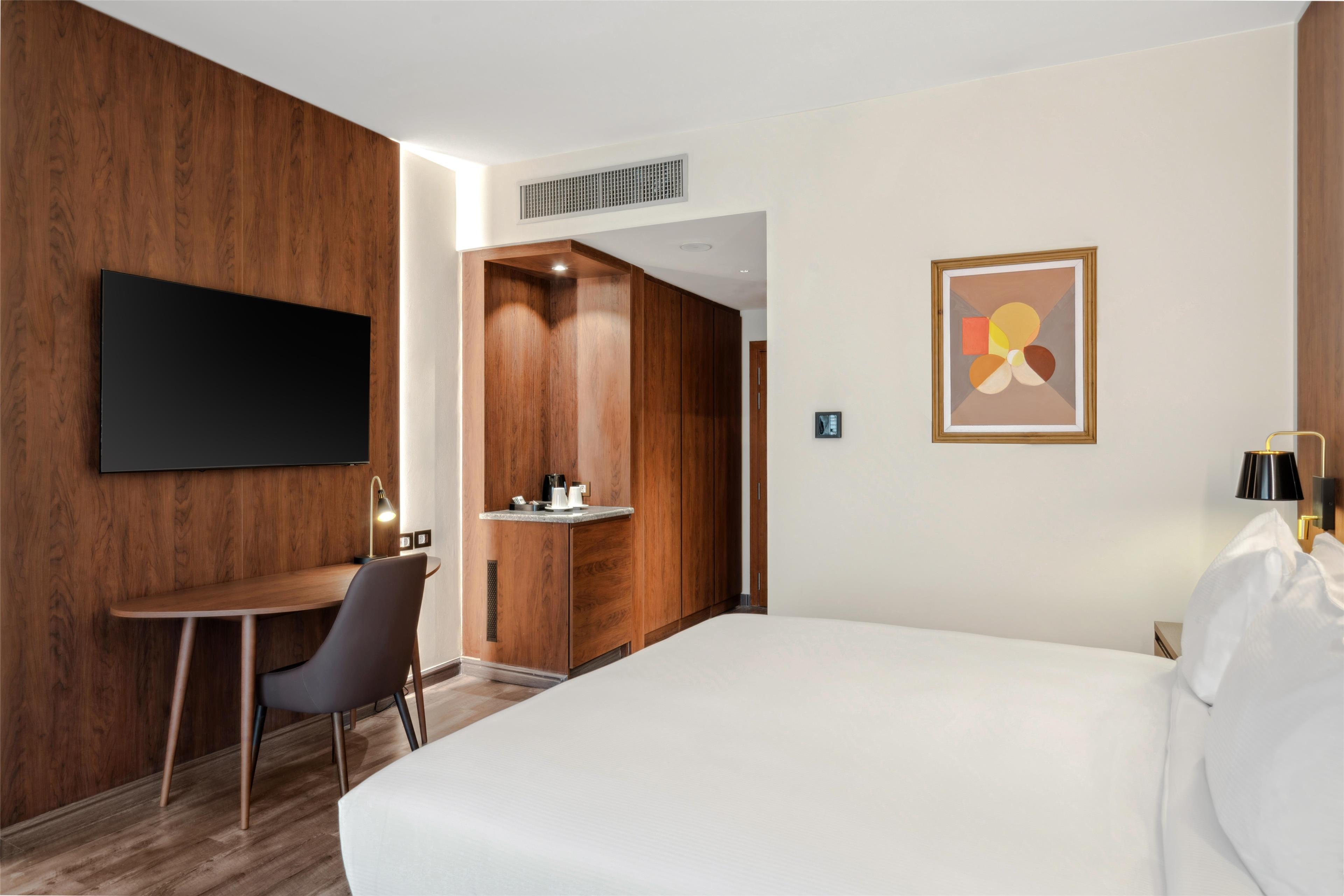 Double Deluxe King Bed