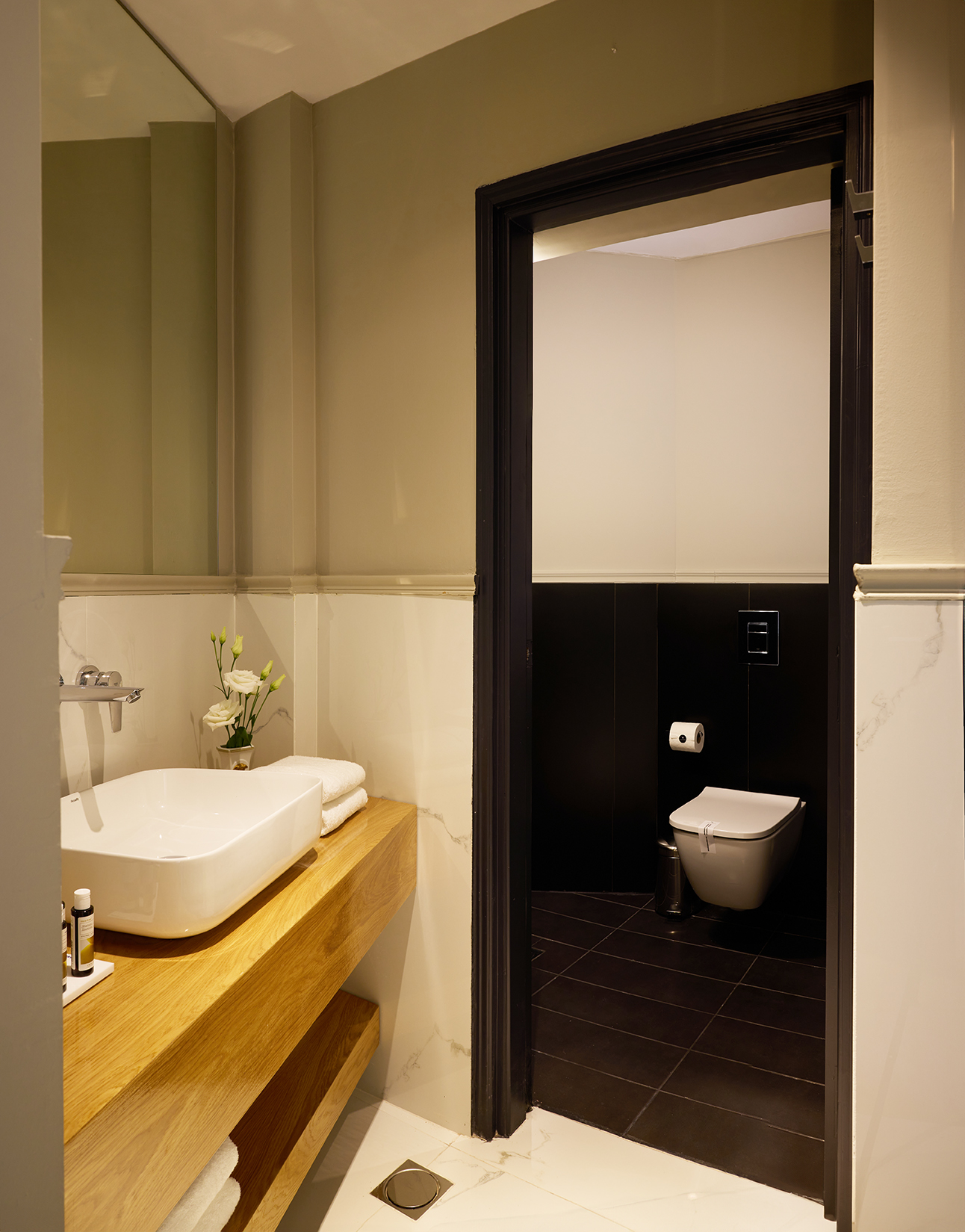 Suite with Balcony with Views