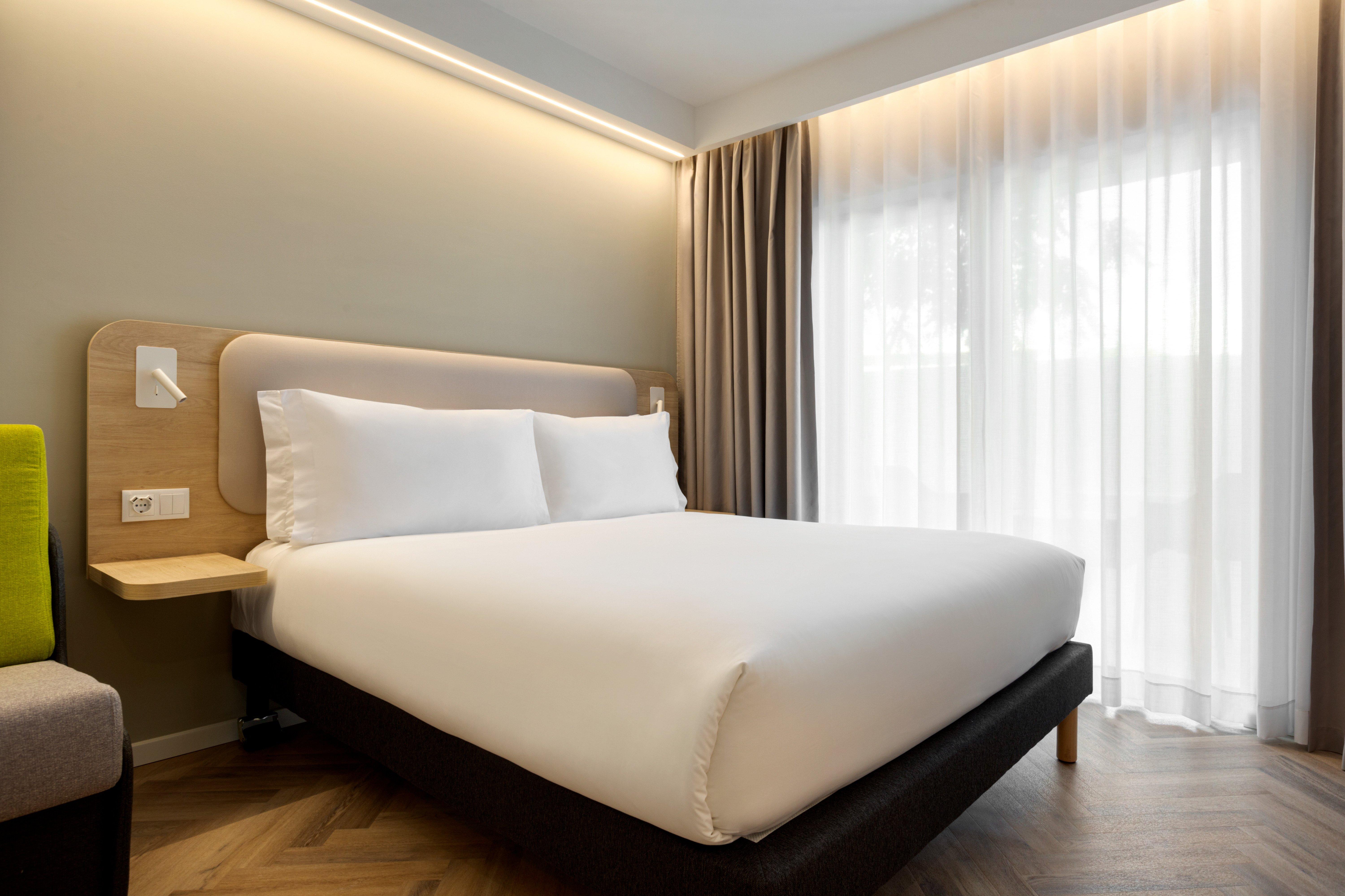 Double Queen Size Bed