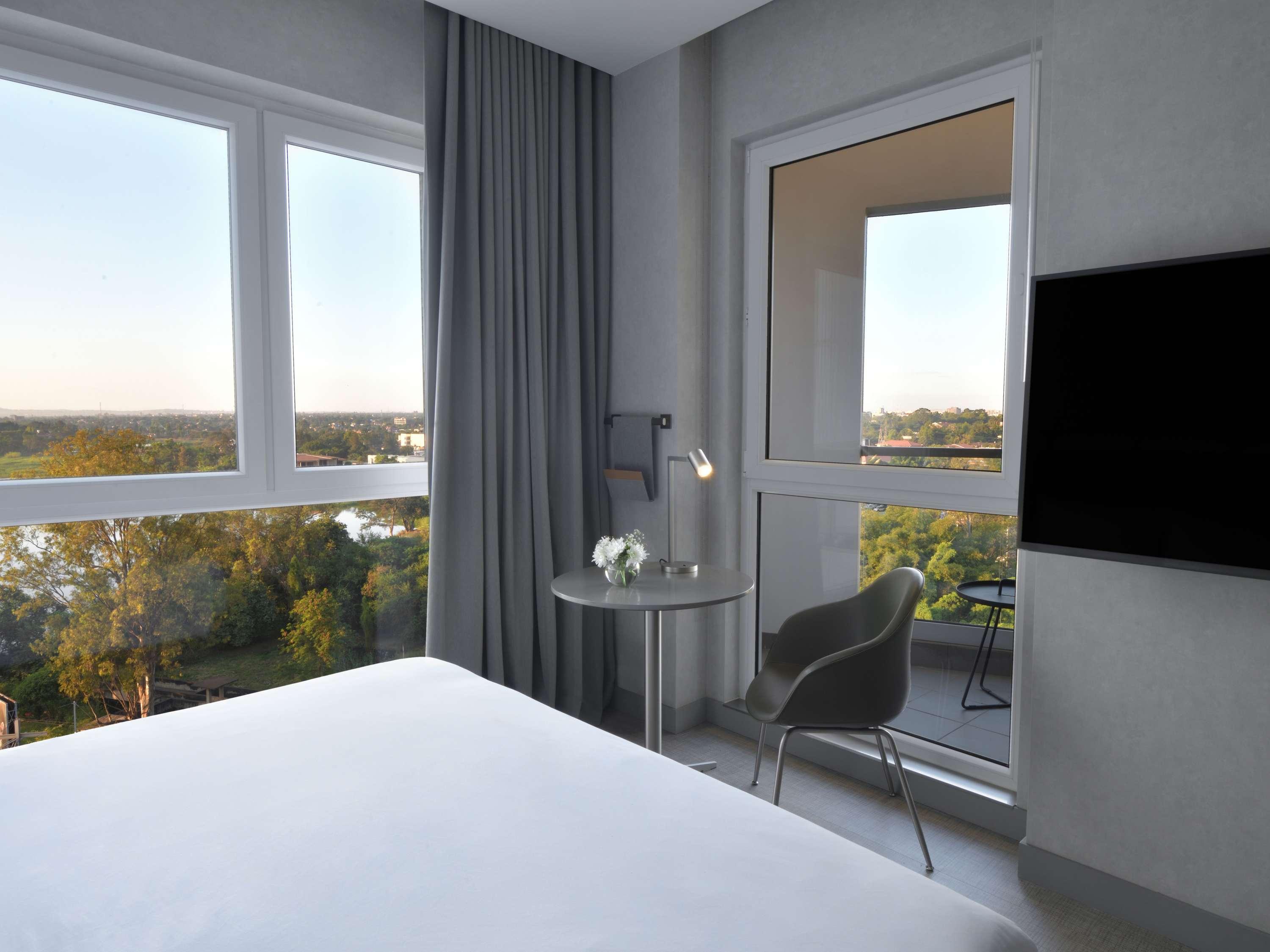 Double Executive Queen Bed