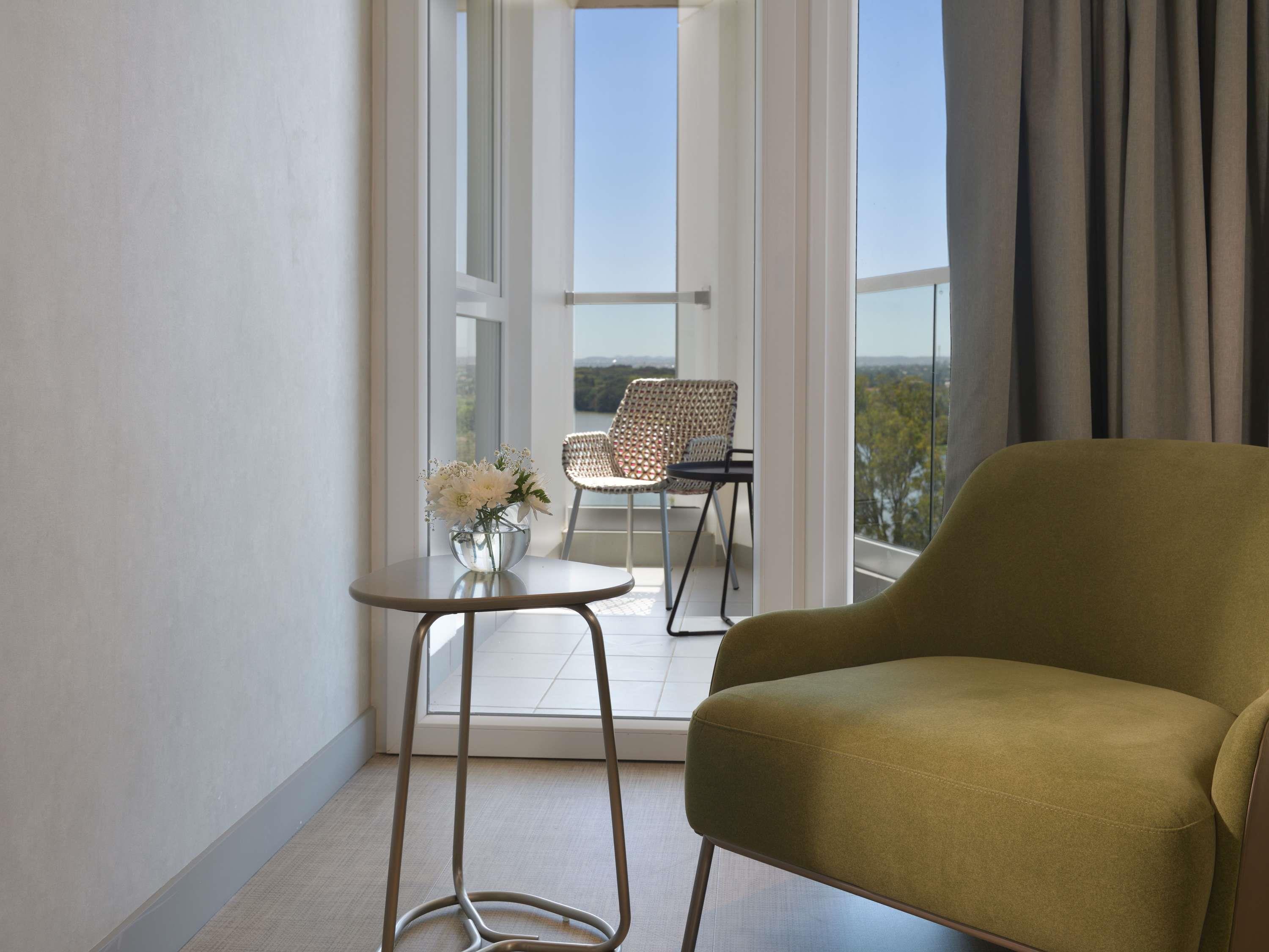 Double Executive Queen Bed