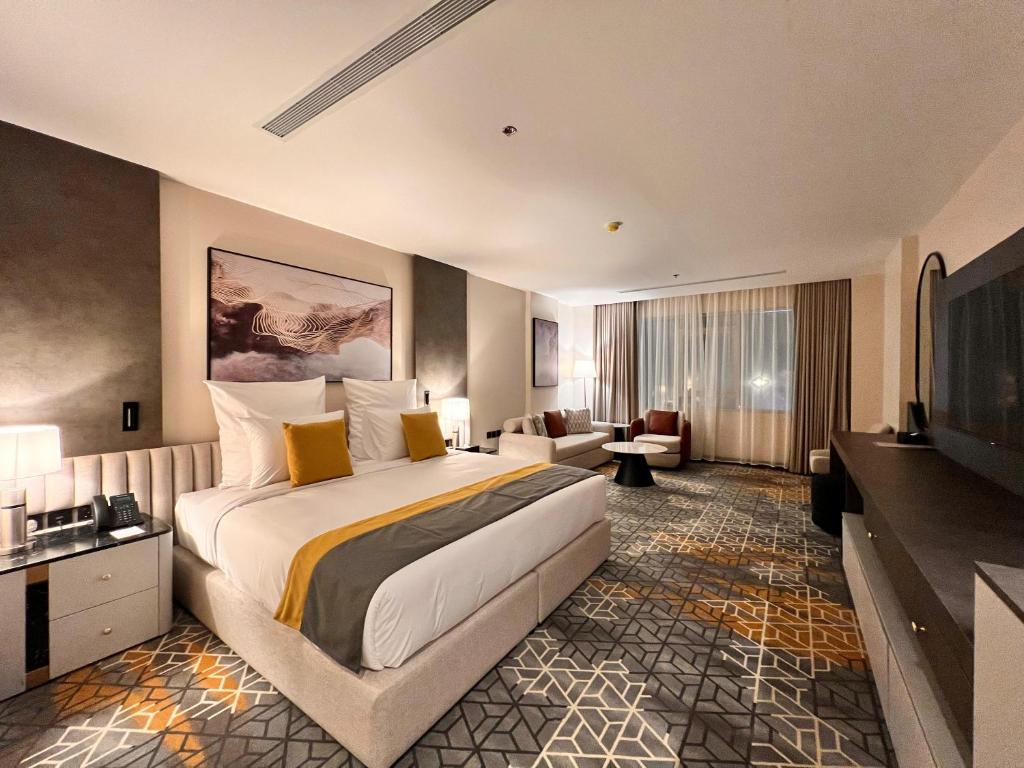 Room King Bed One Bedroom 